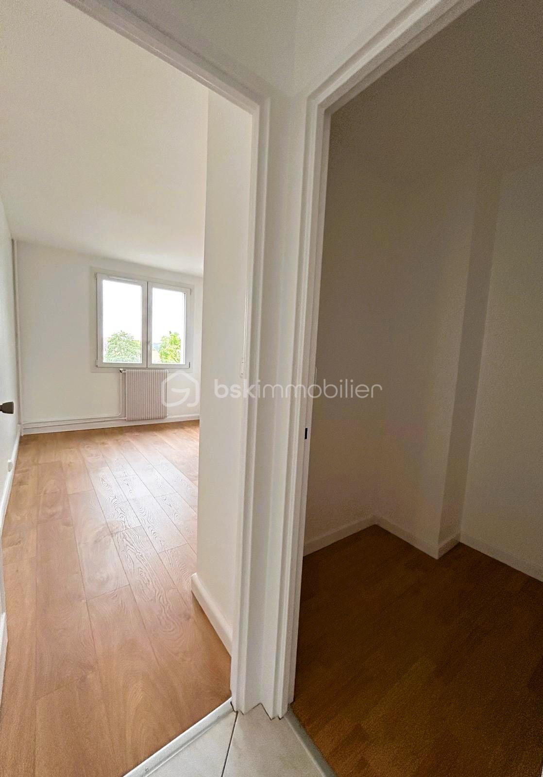 Chambre 2 et dressing.jpg