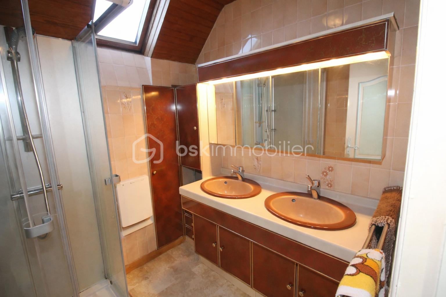 Maison de 200 m² - salle d'eau du haut.png