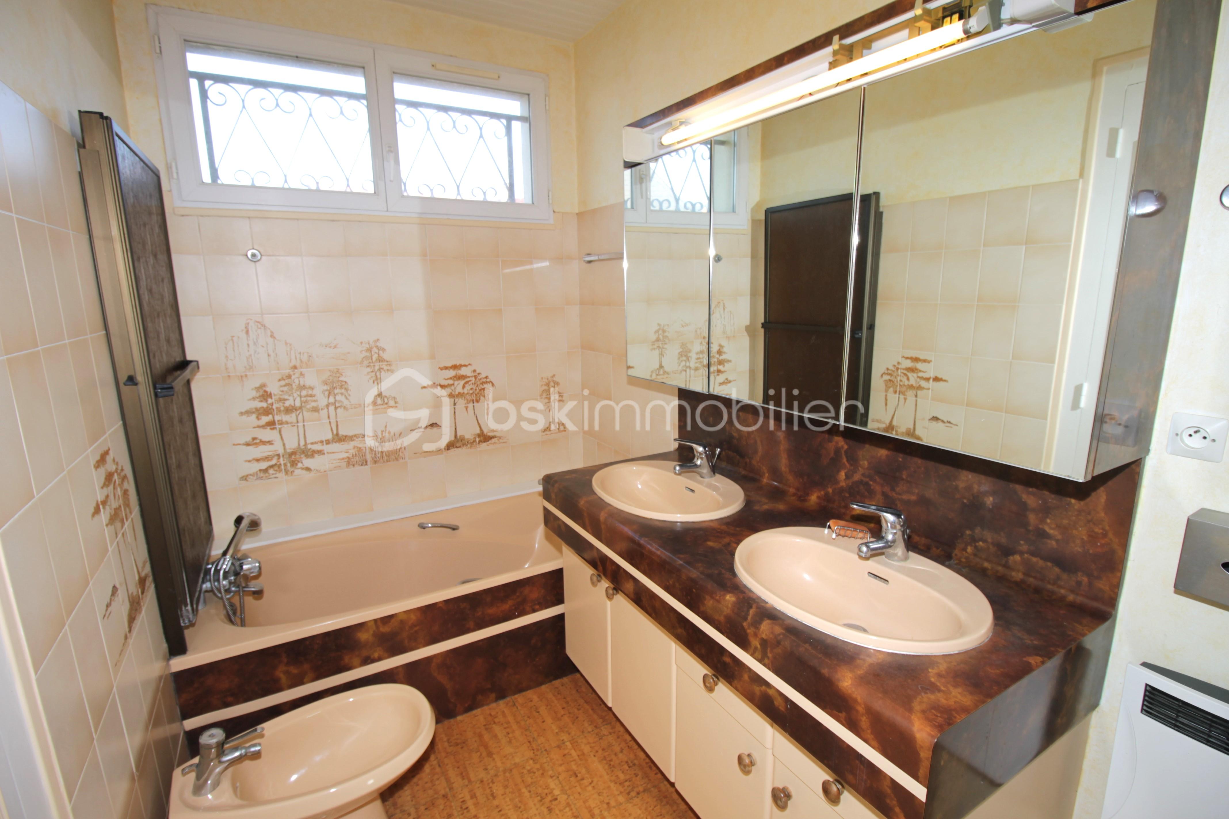 Maison de 200 m² - salle de bain du bas .JPG