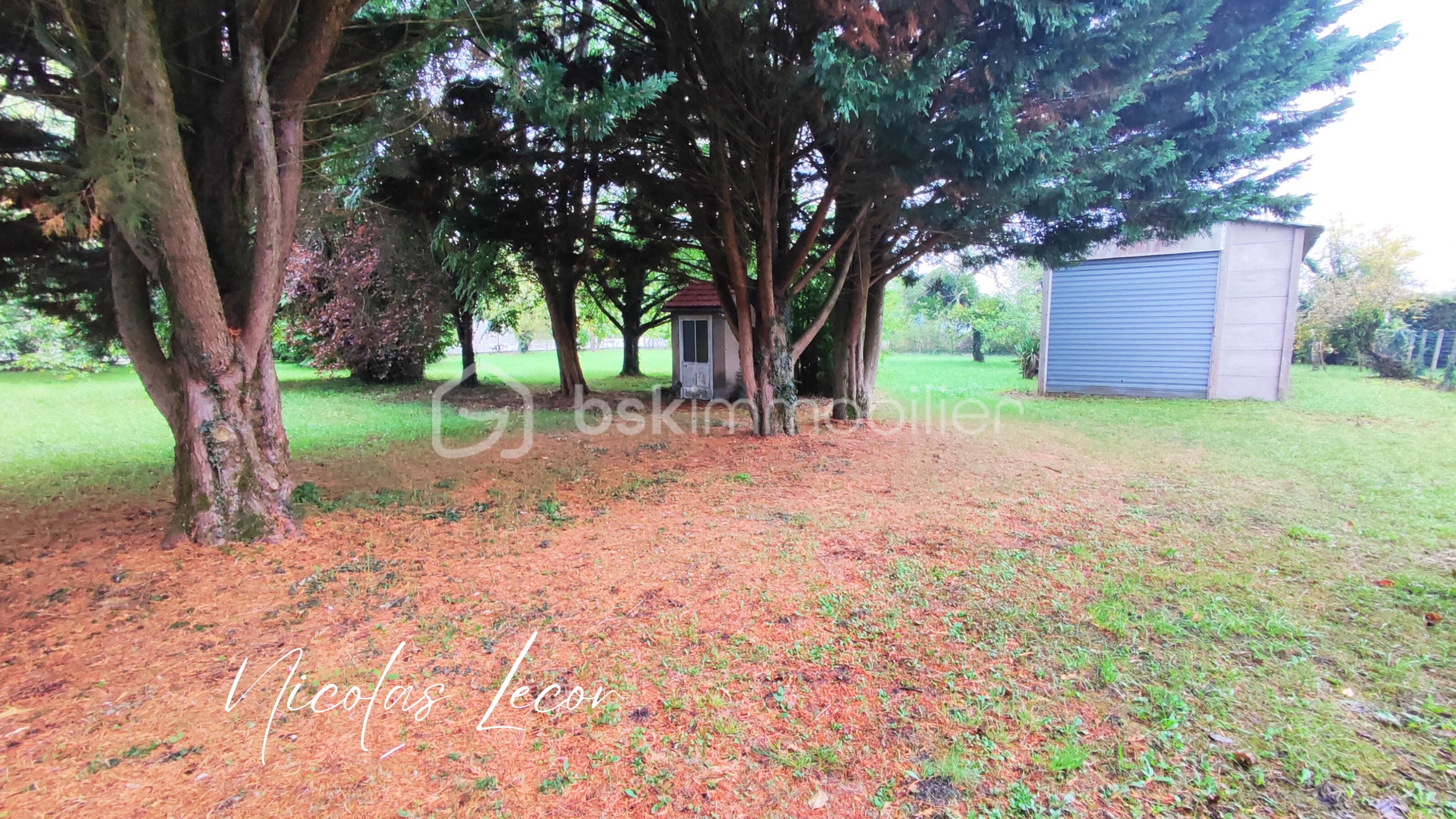 Terrain de 2 210 m² - Nicolas Lecor (1).png
