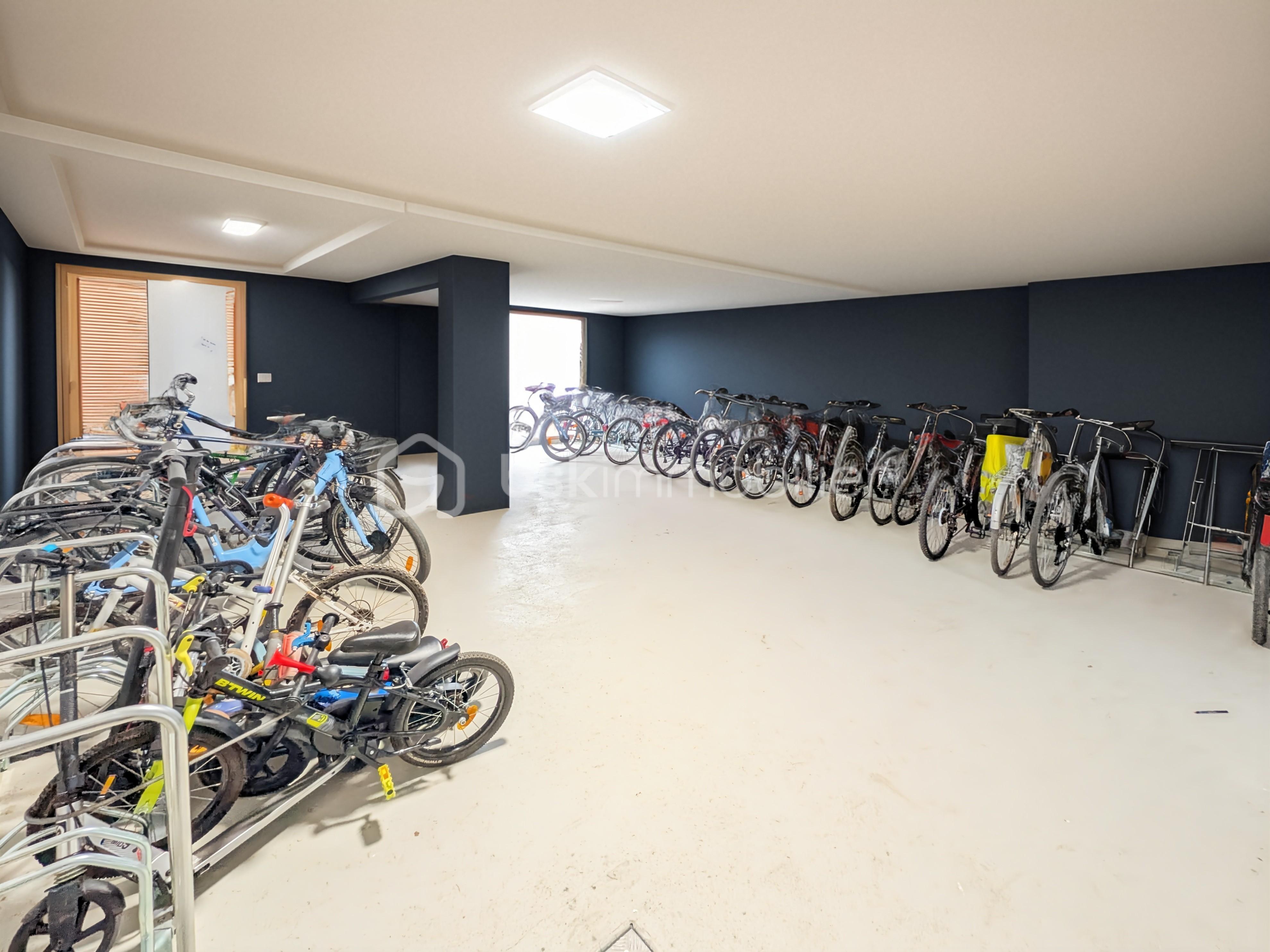 Appartement de 85 m² - LOCAL_VELO_c144.jpg