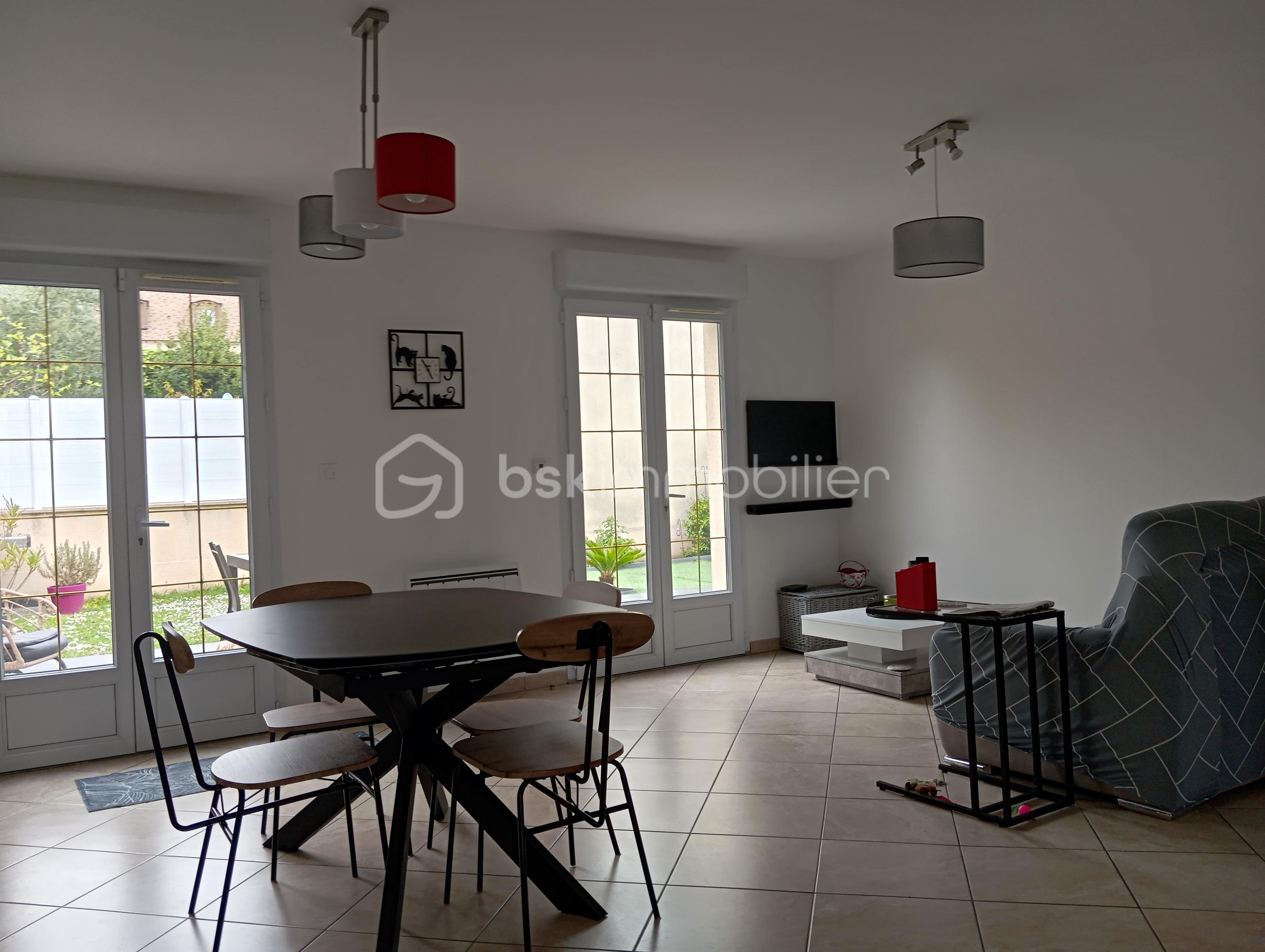 Maison de 106 m² - SALON SALLE A MANGER 2.jpg