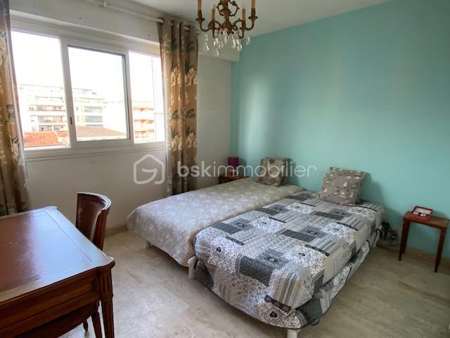 Appartement de 70 m² - Chambre droite.jpg