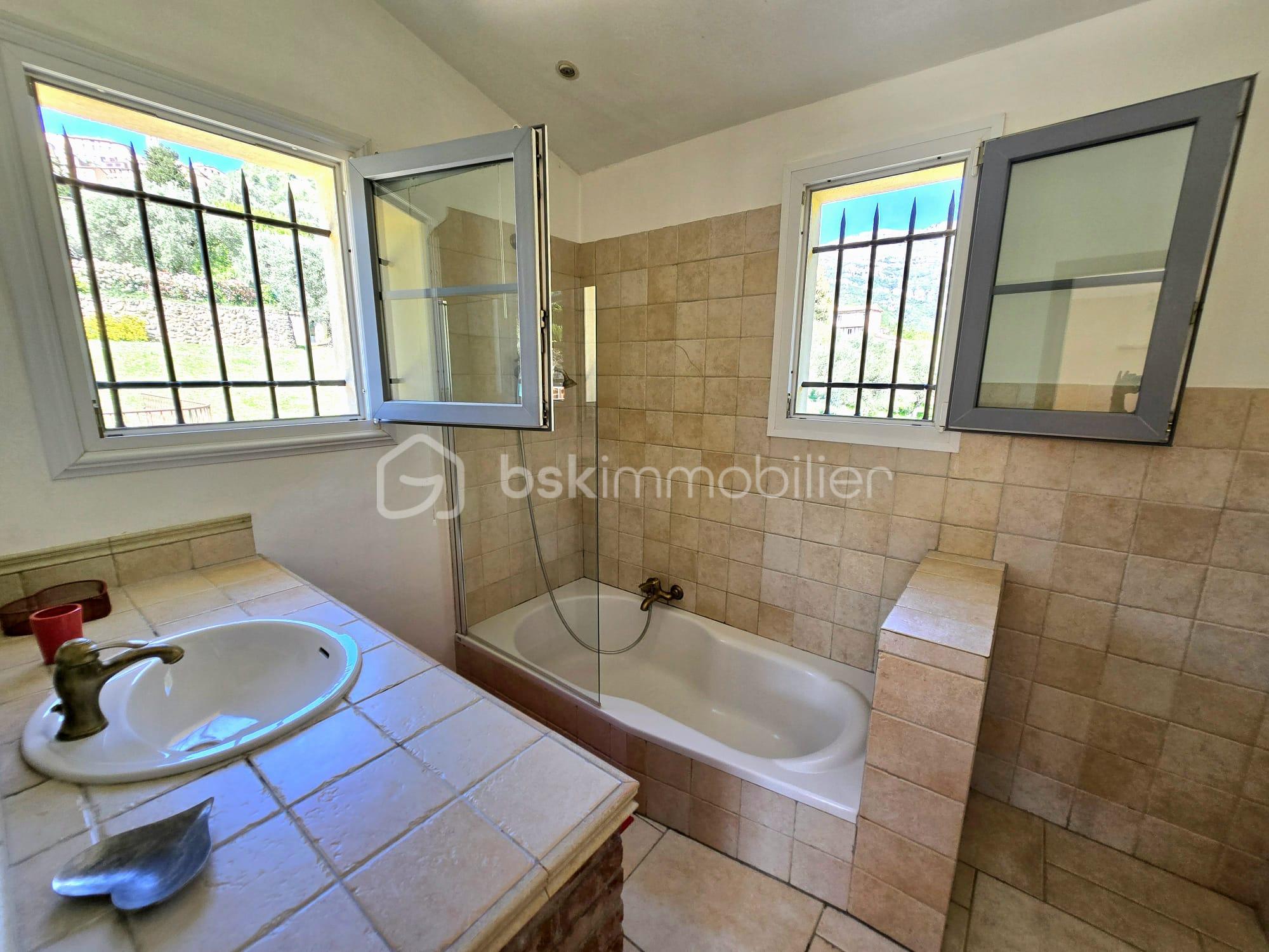 SALLE DE BAINS CHAMBRE PARENTALE ETAGE.jpeg