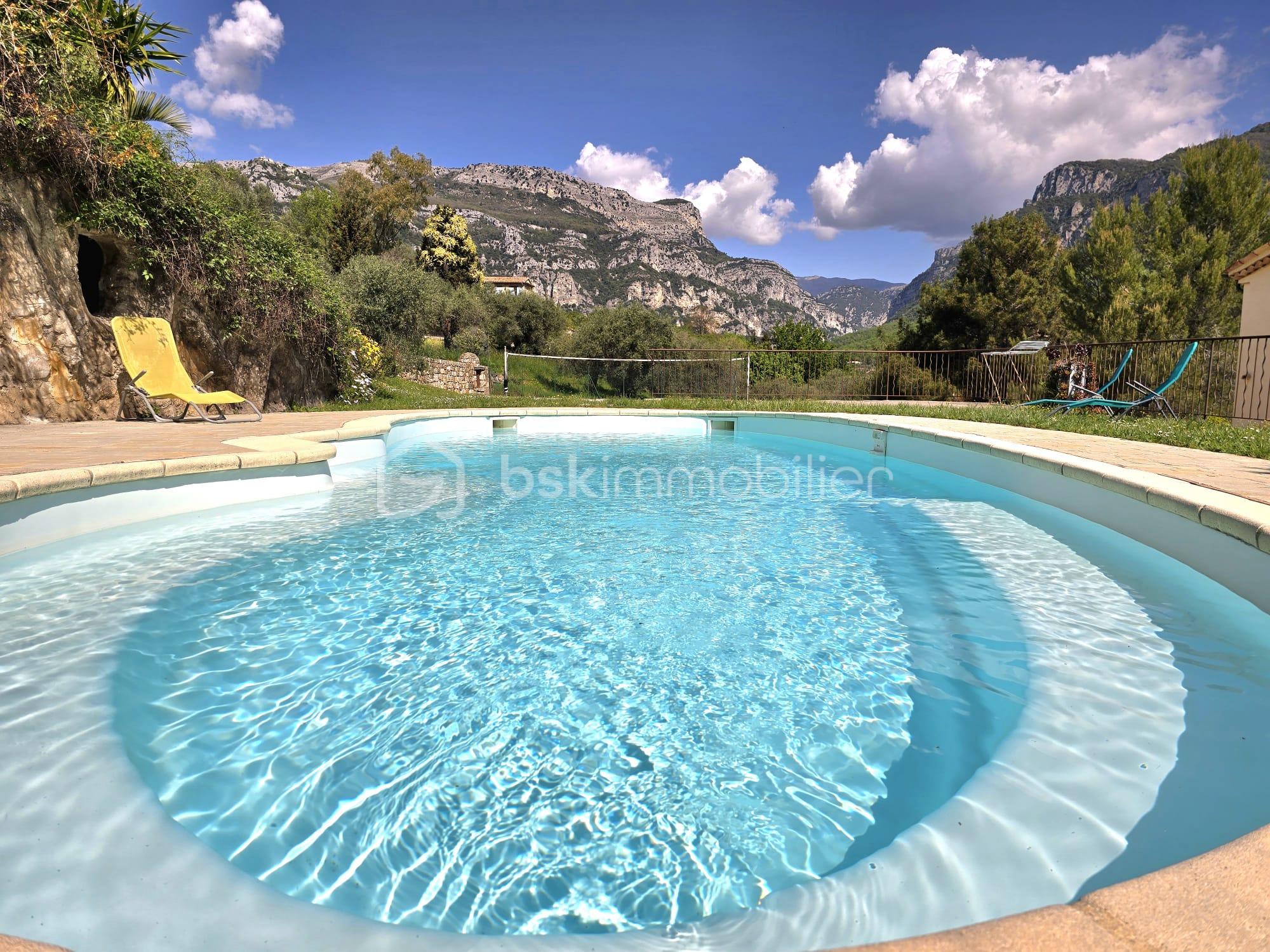 PISCINE ET MONTAGNE.jpeg