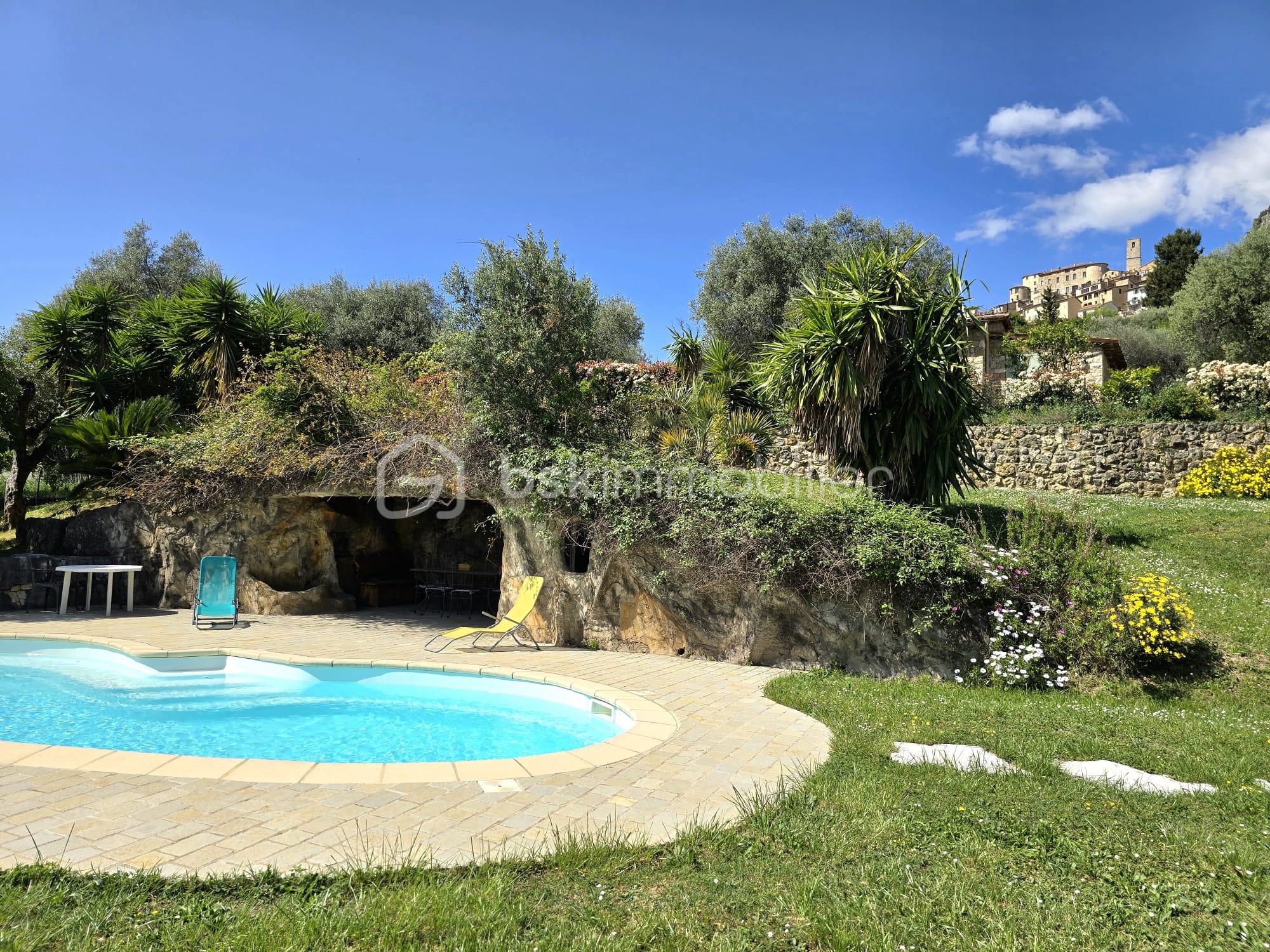 PISCINE GROTTE ET BAR SUR LOUP.jpeg