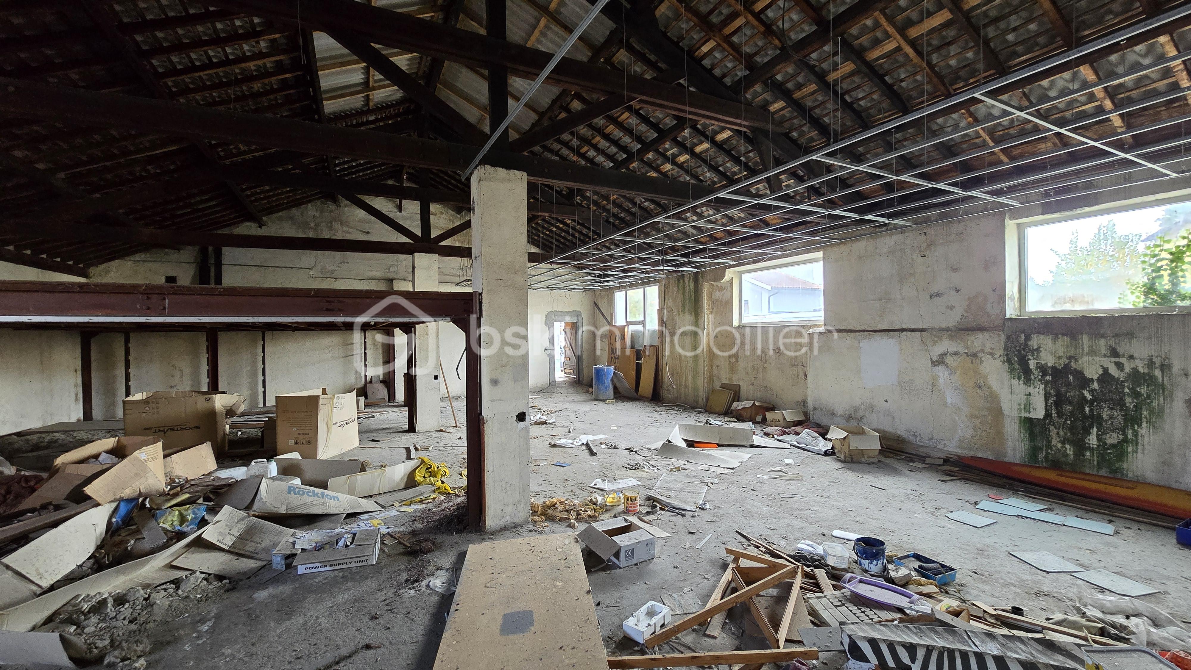 Immeuble de 1 395 m² - 20251112_114957.jpg