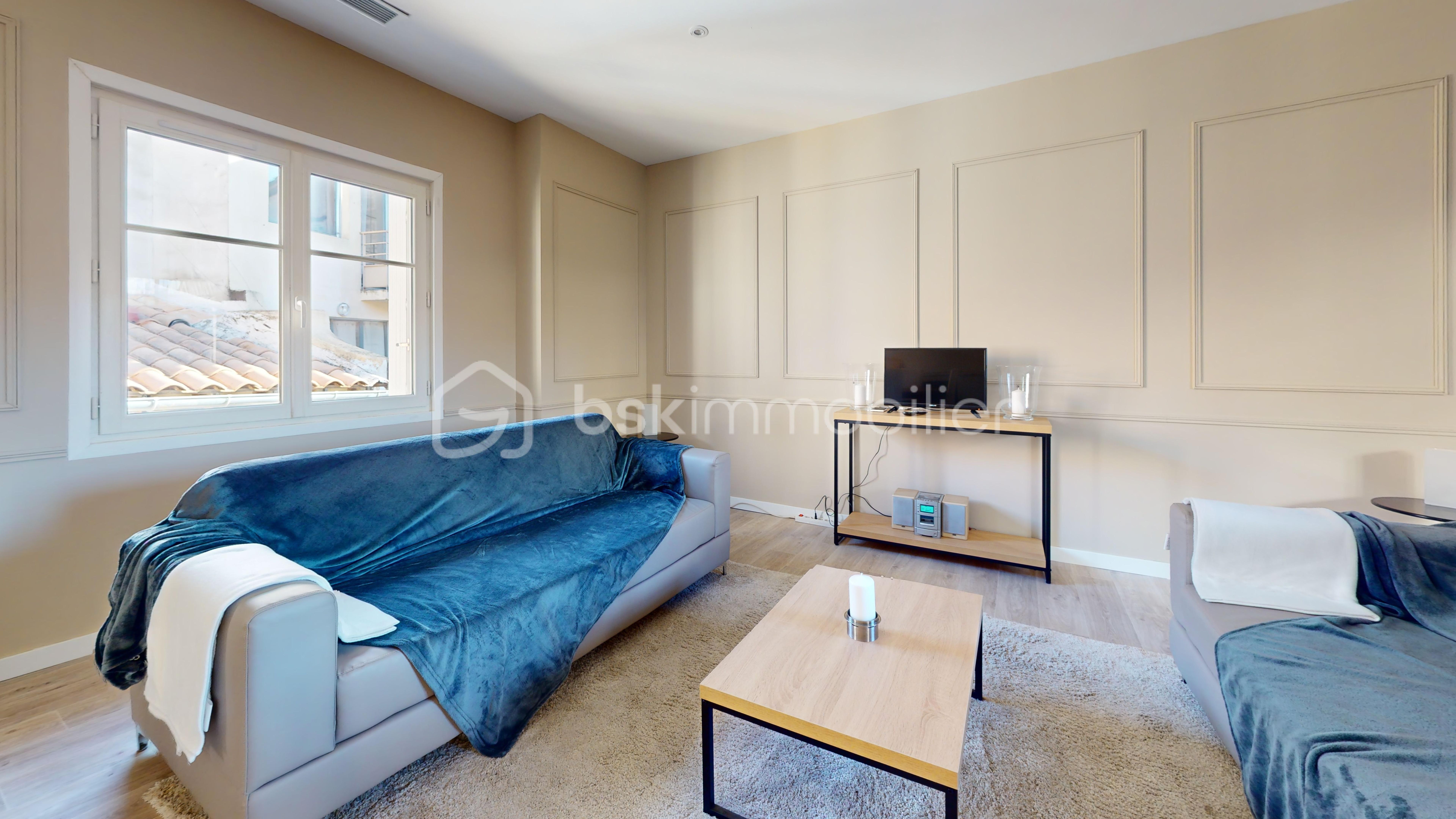 Appartement de 81,28 m² - Superbe-appartement-T3-au-coeur-dAvignon-intra-muros--Living-Room 1.jpg