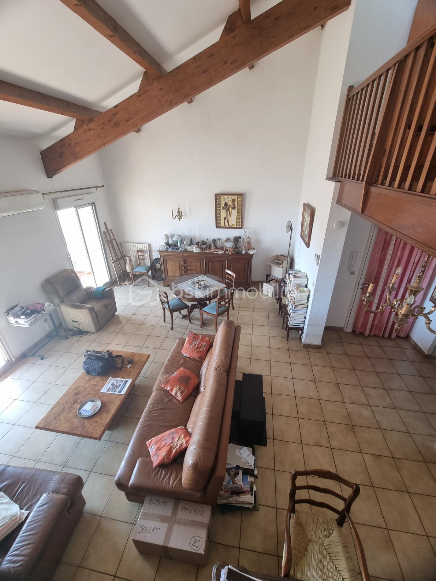 Vue sur salon & salle a manger.jpg