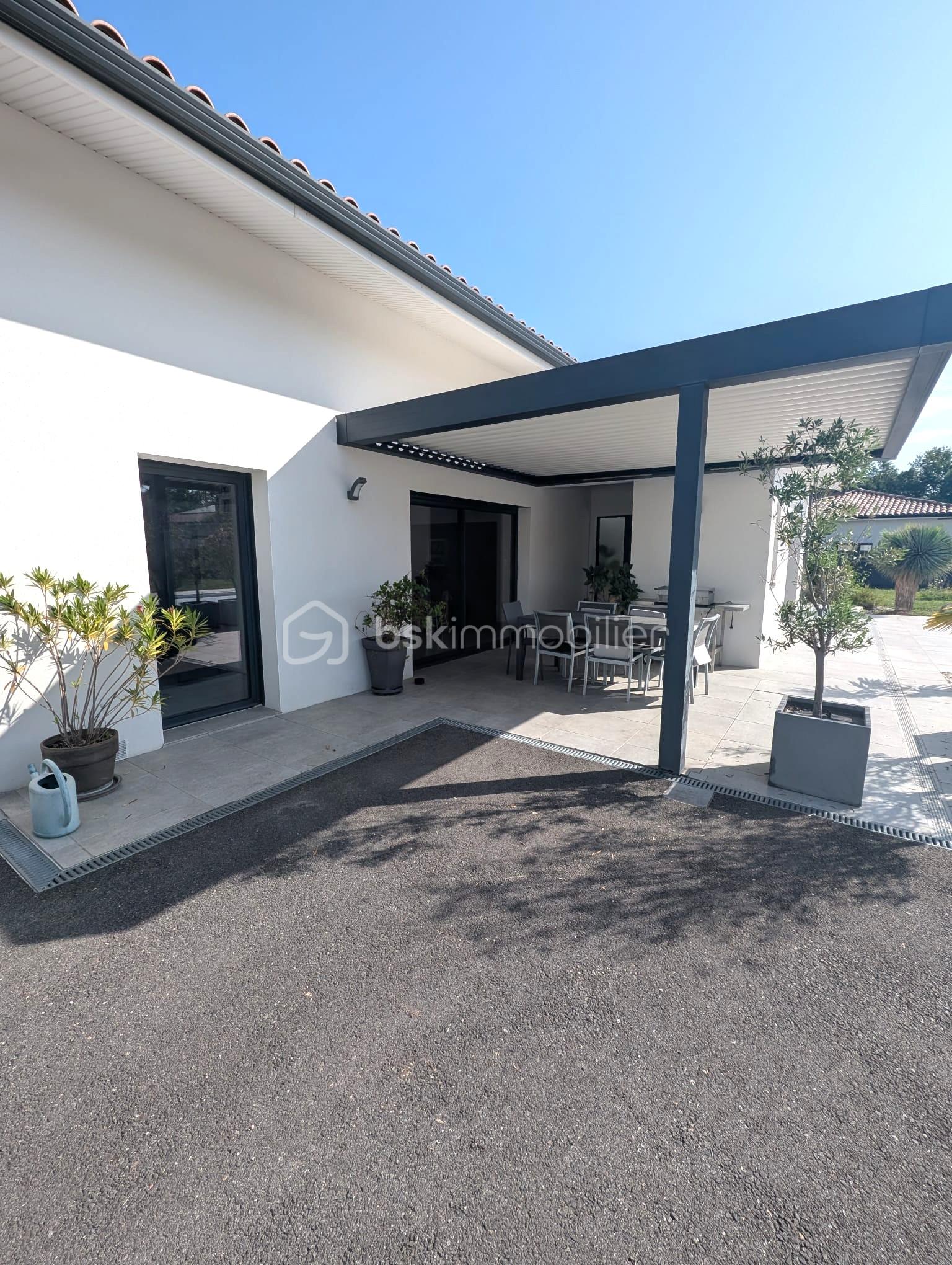 Maison d architecte de 260 m² - WhatsApp Image 2025-07-21 à 14.20.21_fde45dfe.jpg