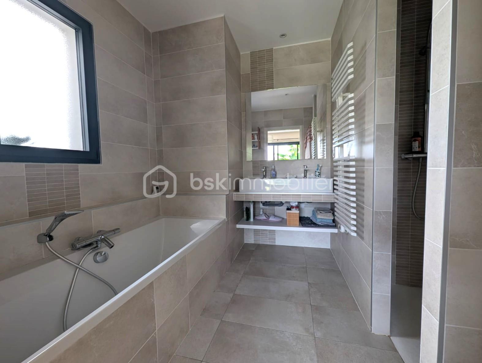 Maison d architecte de 260 m² - WhatsApp Image 2025-06-13 à 17.28.52_3e2cd712.jpg