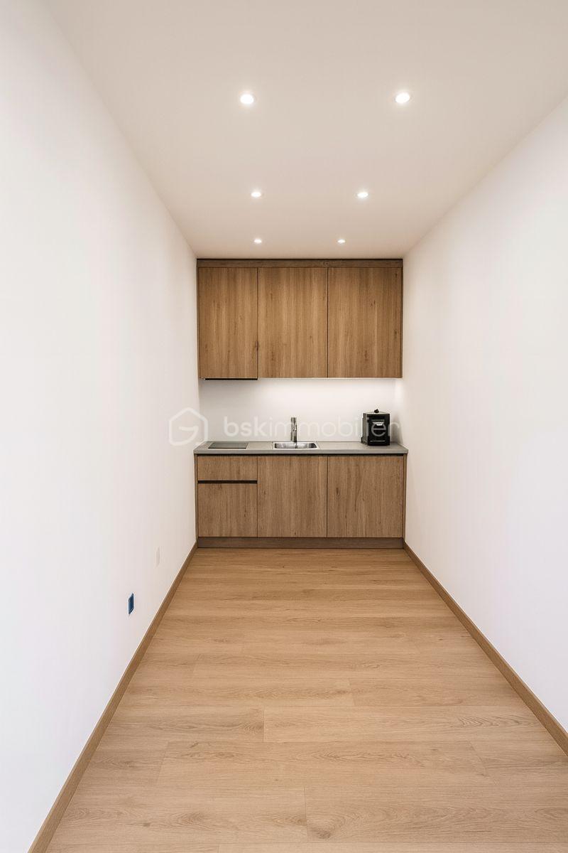 Bureau de 65 m² - cuisine local medical denain.png