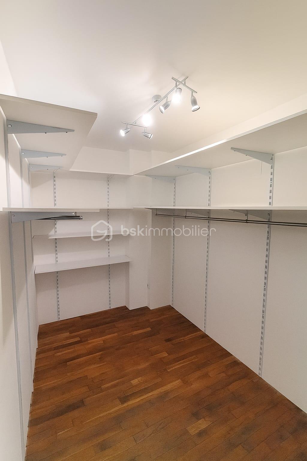 Maison en pierre de 225 m² - Dressing.jpg