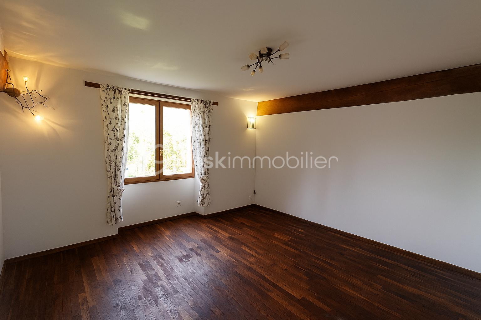 Maison en pierre de 225 m² - ch 2.png