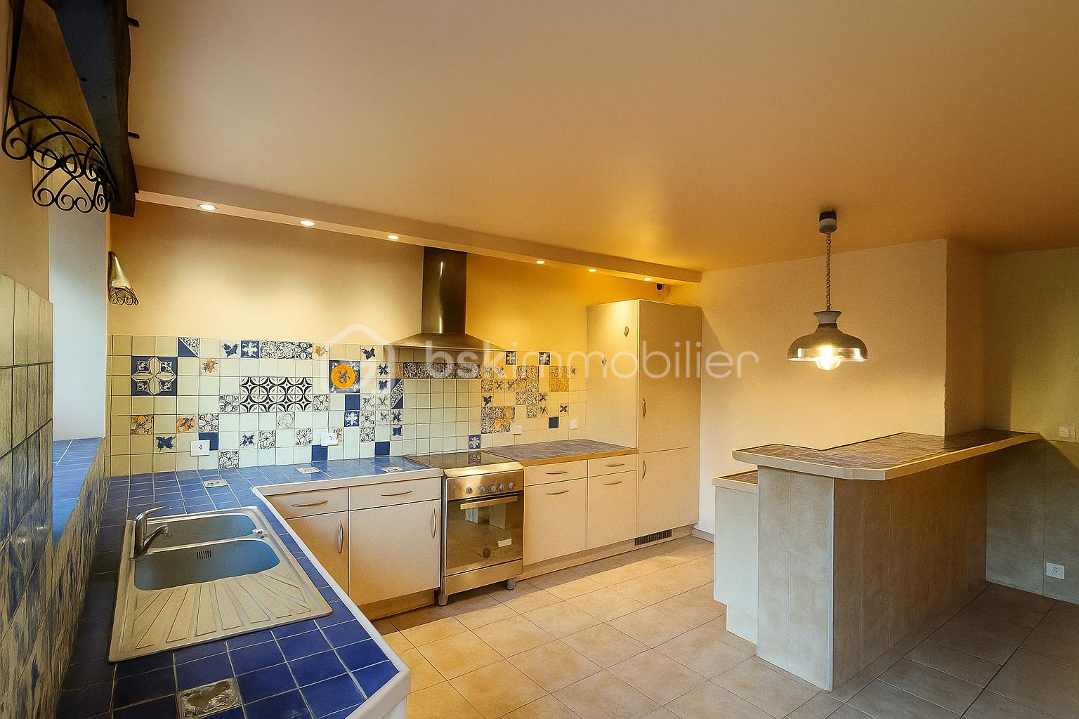 Maison en pierre de 225 m² - Cuisine.png