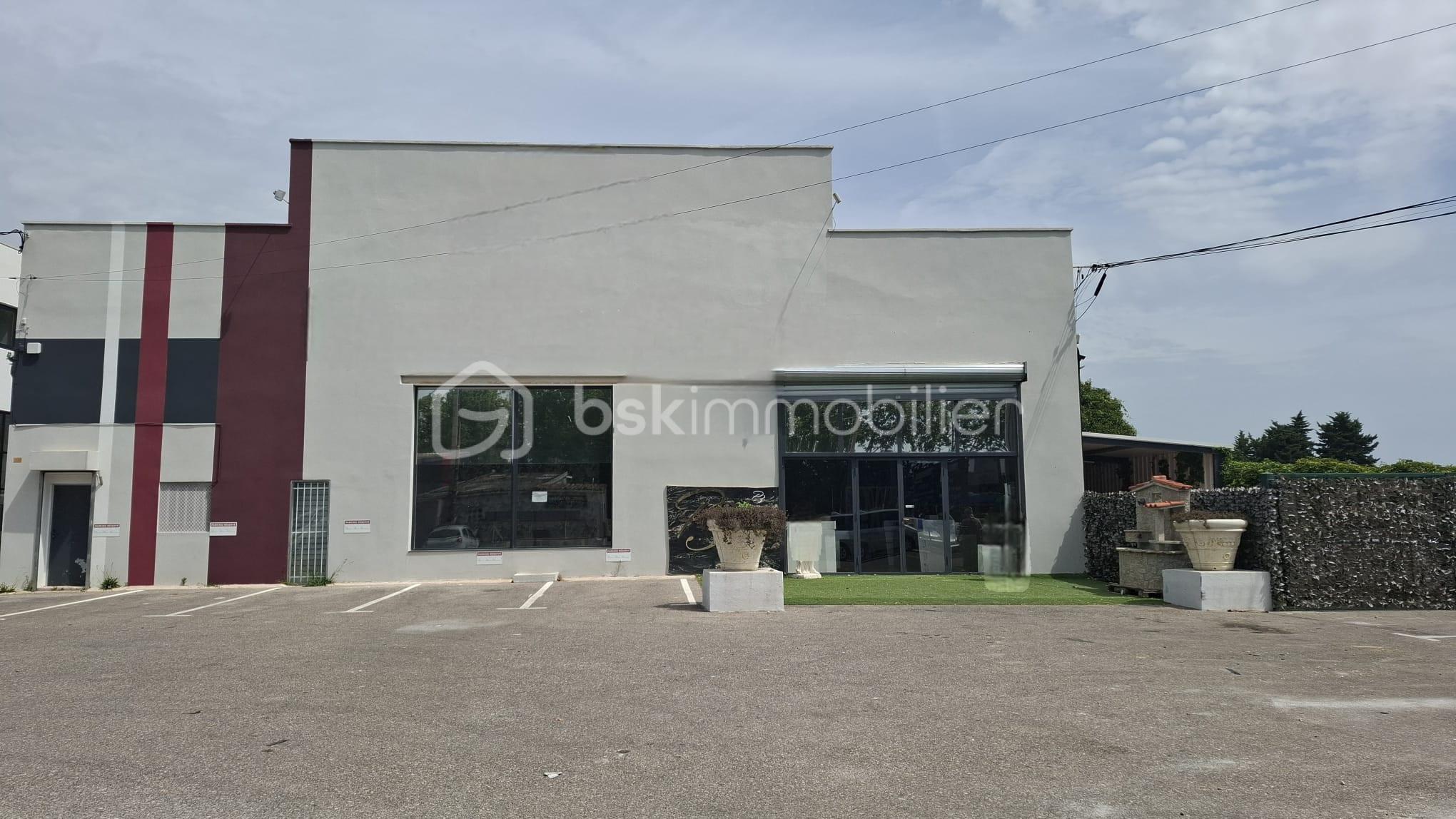 Local d activites de 335 m²