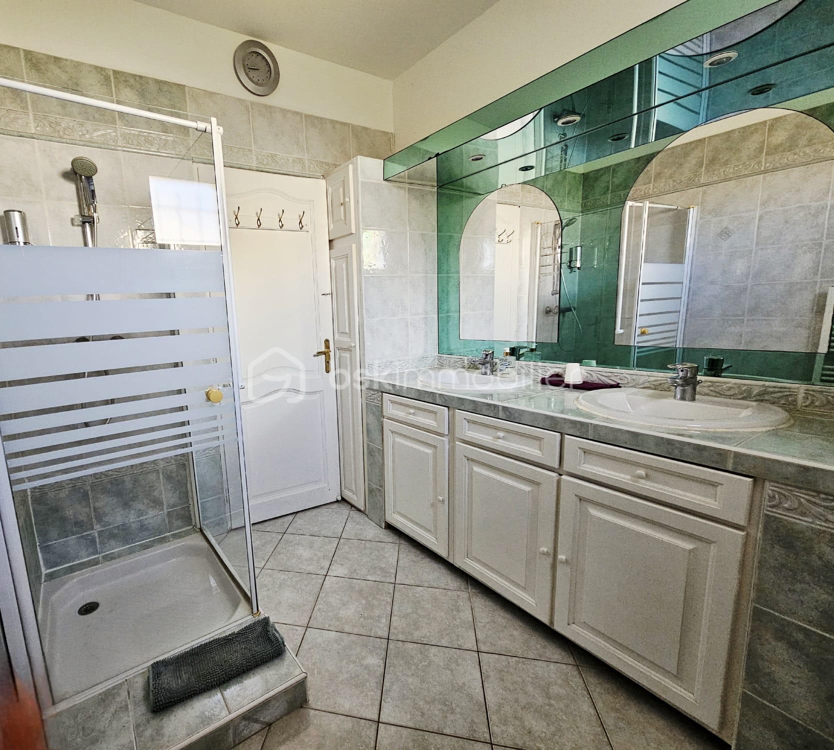 Demeure de 242 m² - IMG-20251012-WA0045.jpg