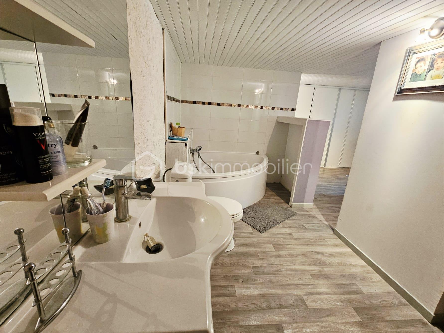 Demeure de 242 m² - sdb1er.jpg