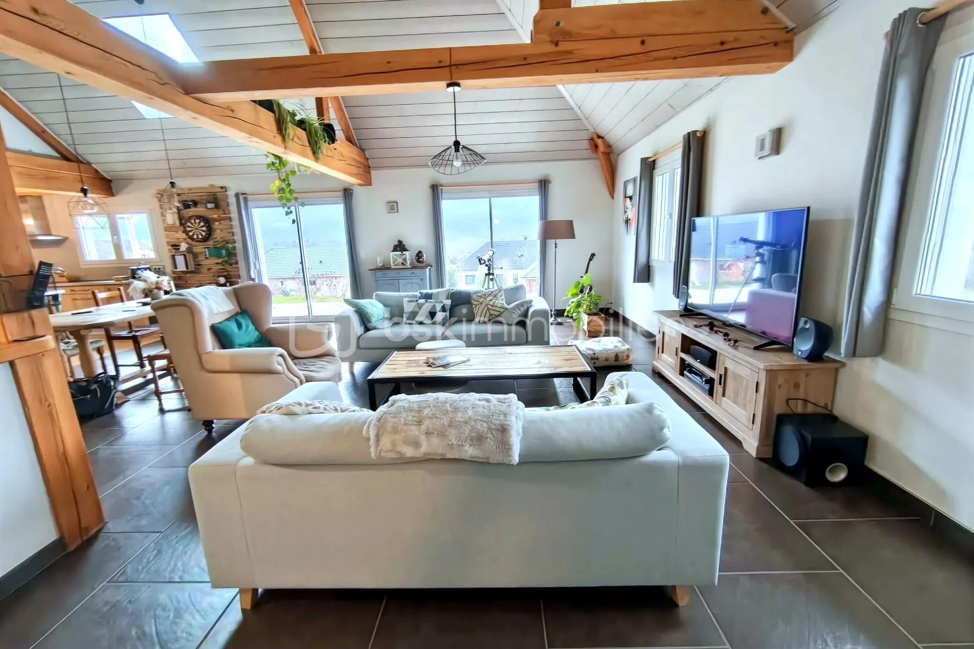 Maison de 215 m² - hoqi-58b670eb262b4725b0c6a8415ce262ec.jpg