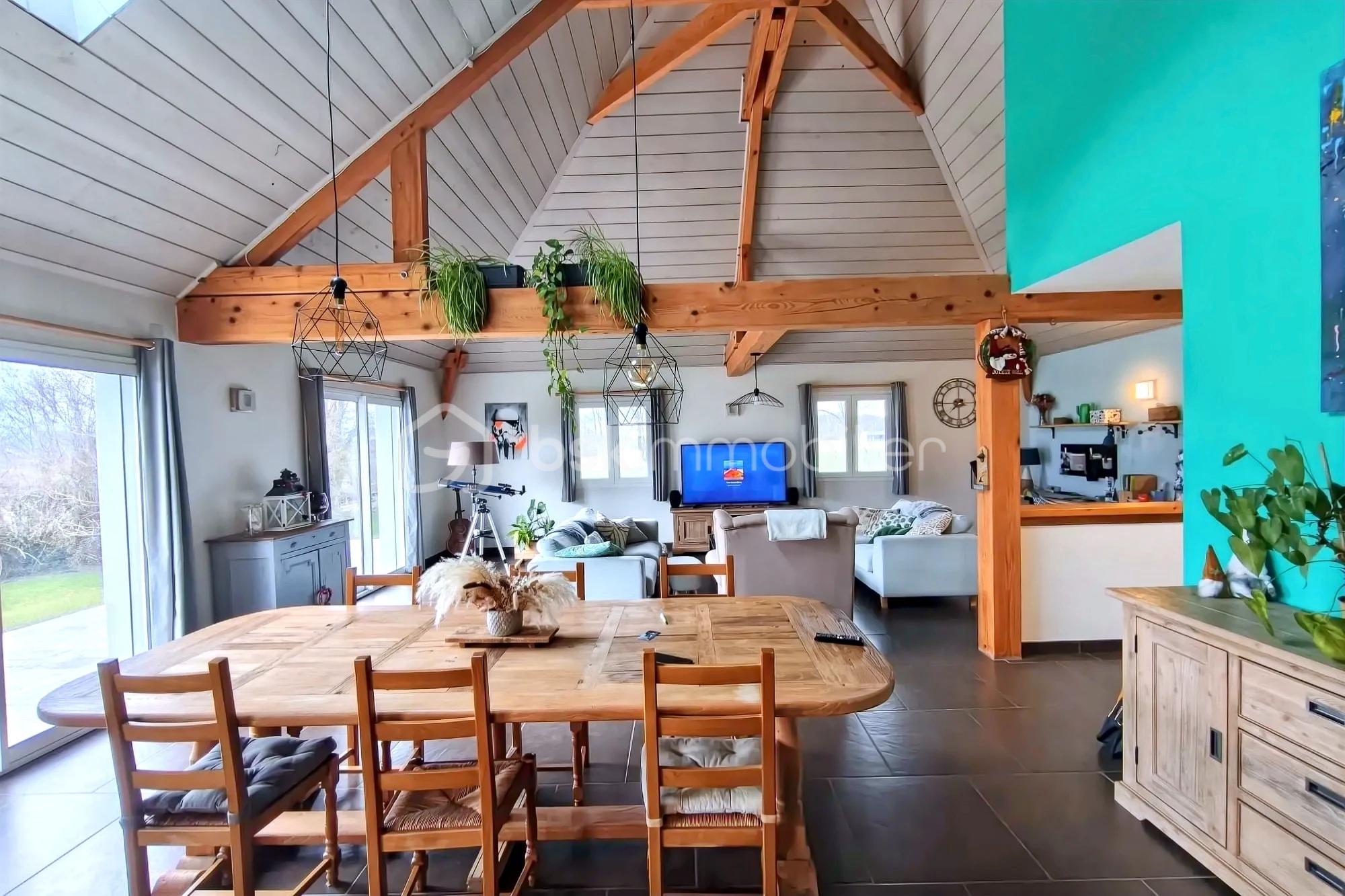 Maison de 215 m² - hoqi-e712ce85e9f94216ac1d79028d11d730.jpg