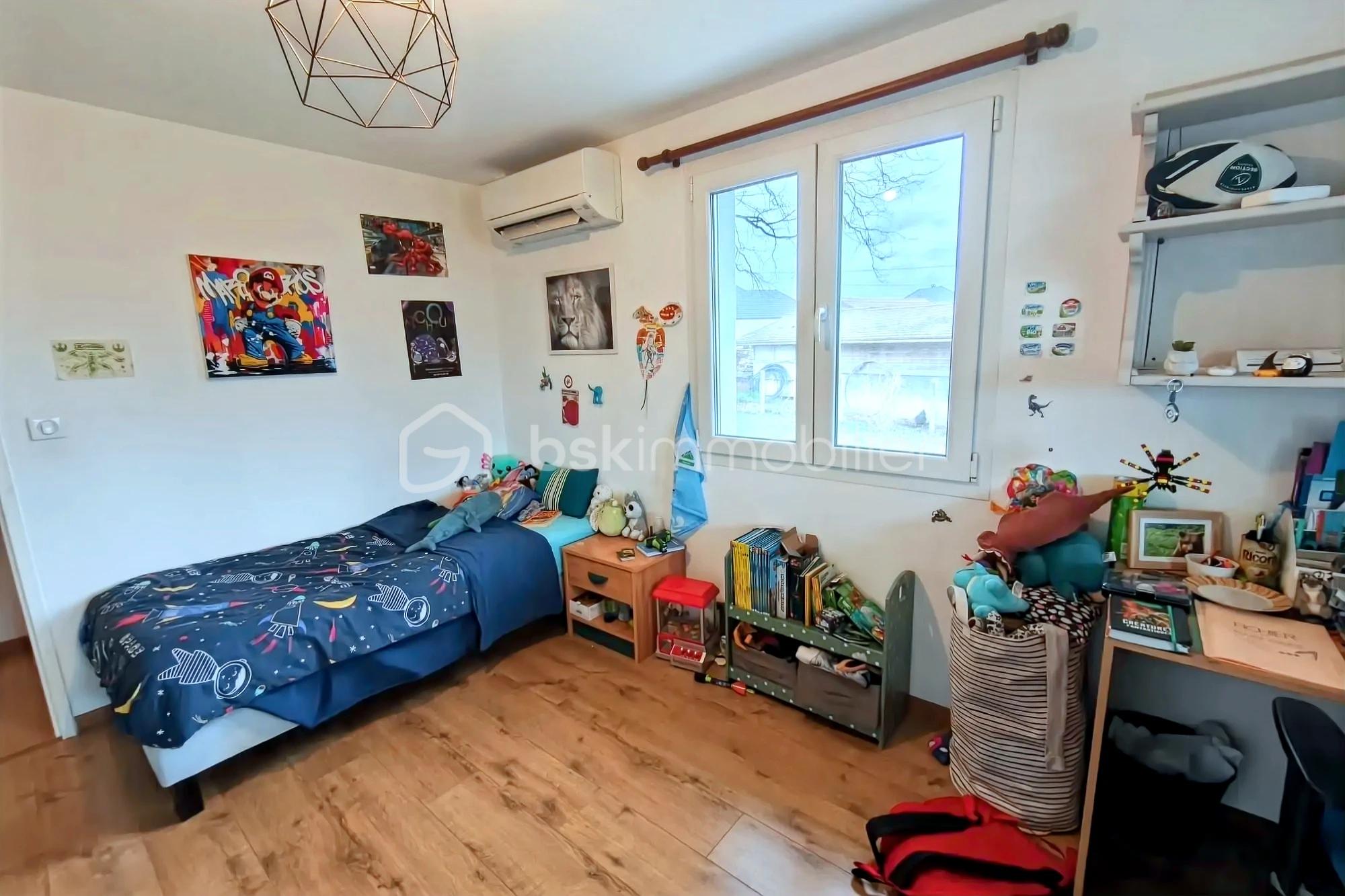 Maison de 215 m² - hoqi-3b20d502903a459f8dcaf6b06f9aaad4.jpg