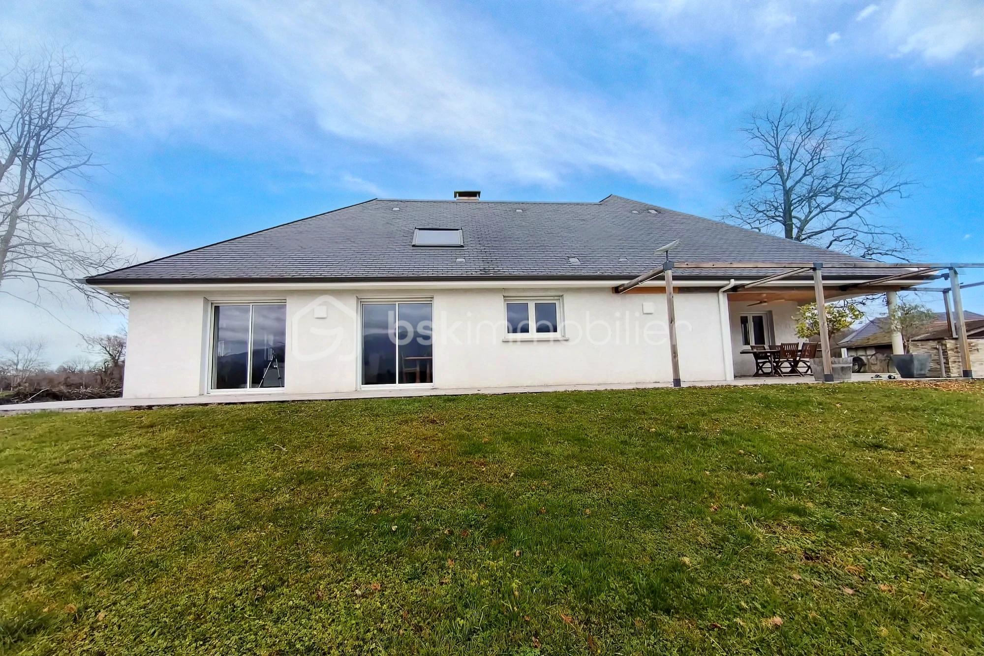 Maison de 215 m² - hoqi-90adee99268f40afb32ef05da38622d0.jpg