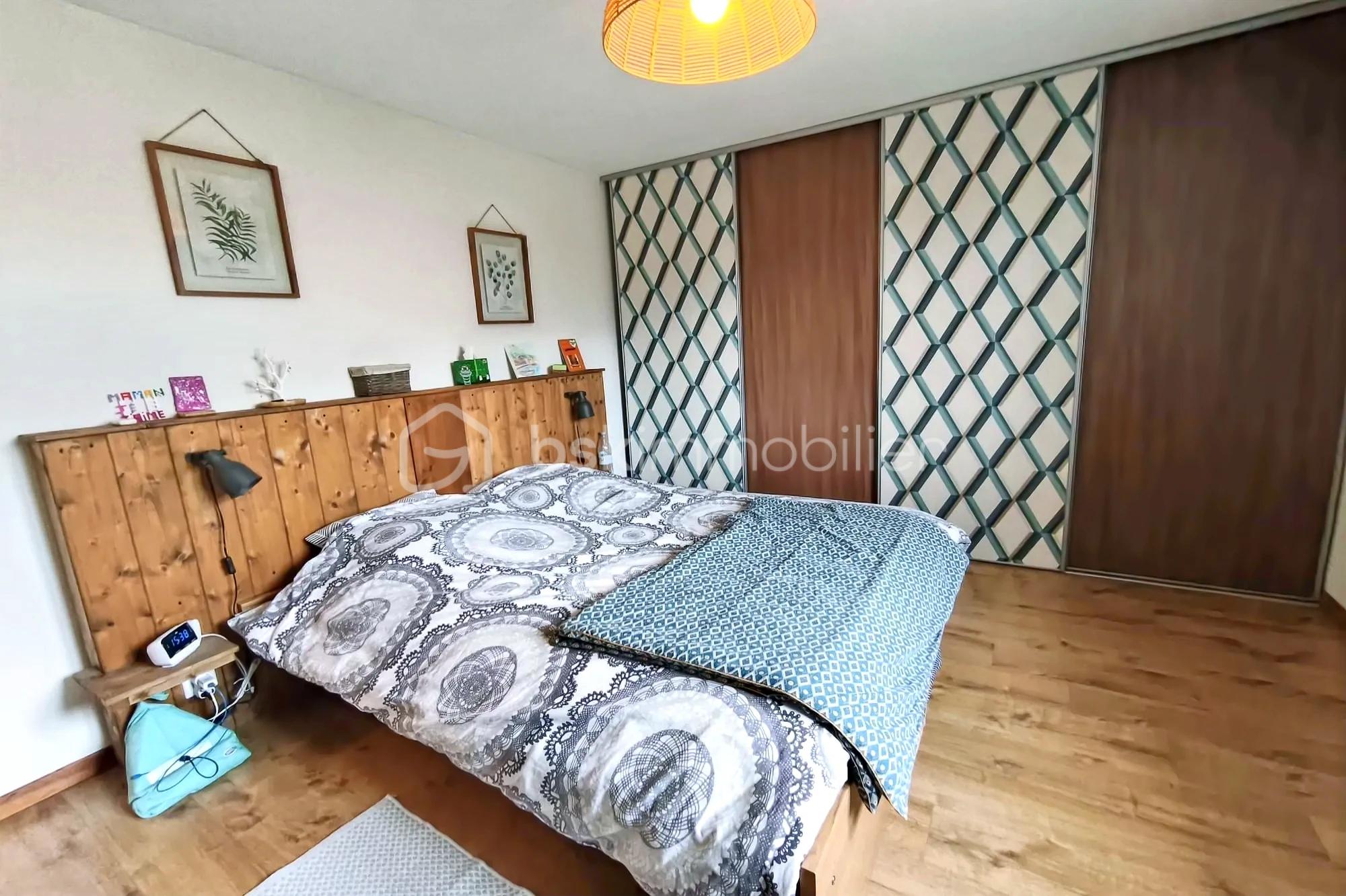 Maison de 215 m² - hoqi-befc8212817f43a581589db7b993a75b.jpg