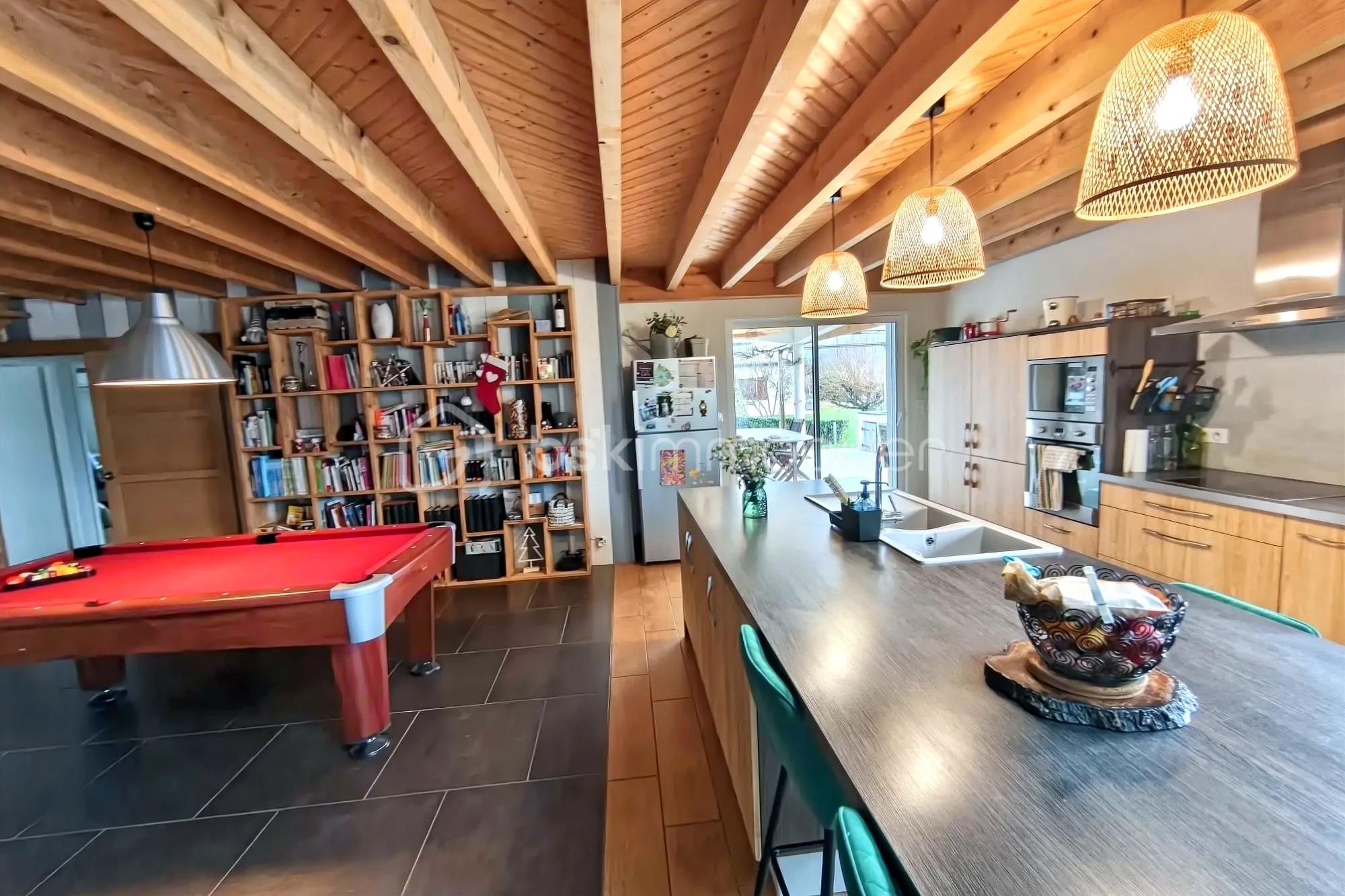 Maison de 215 m² - hoqi-169aba74a2764c038a59f026df03fce6.jpg