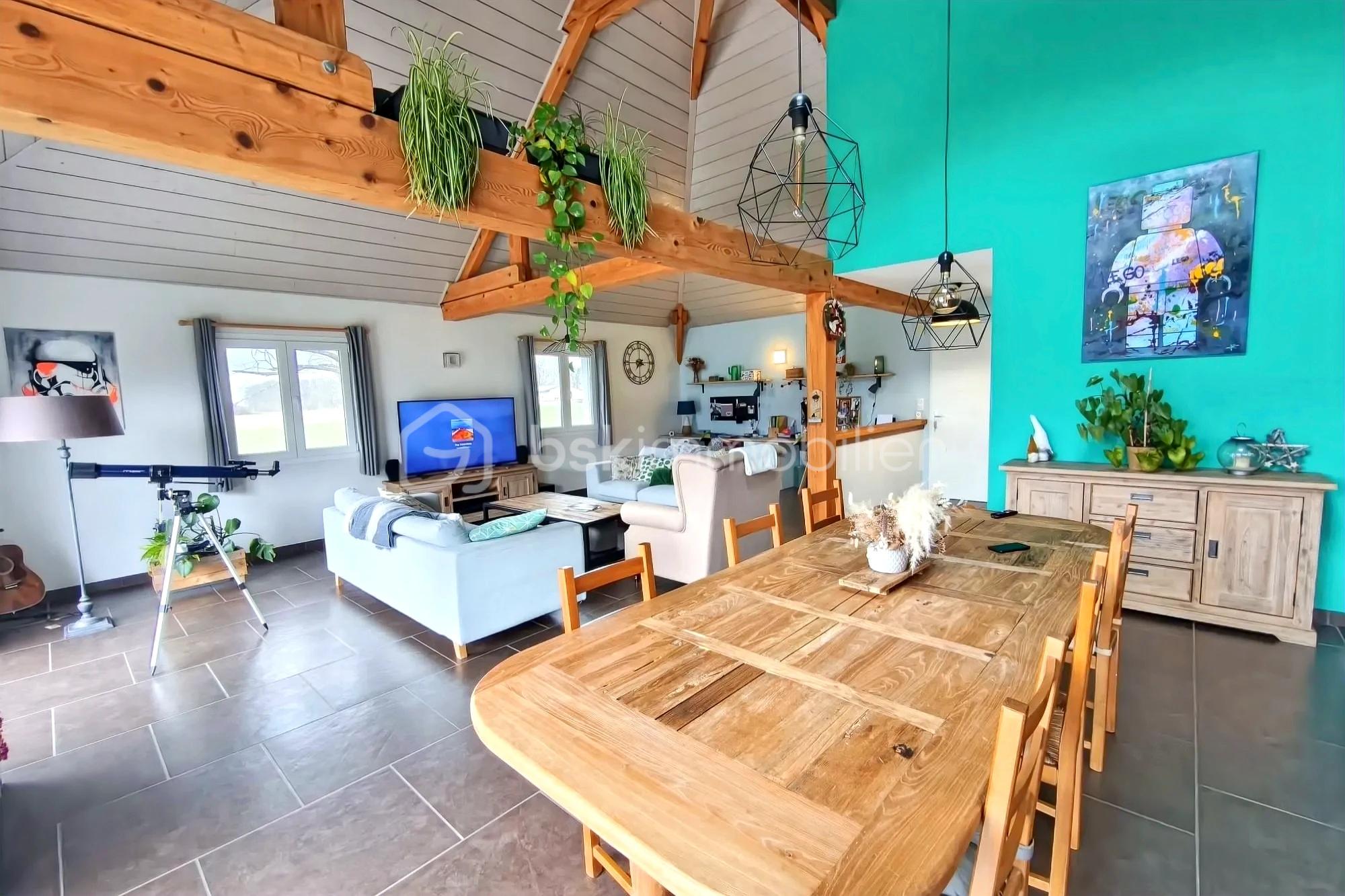 Maison de 215 m² - hoqi-9ee9380ff7774c86aacded1eccd90637.jpg