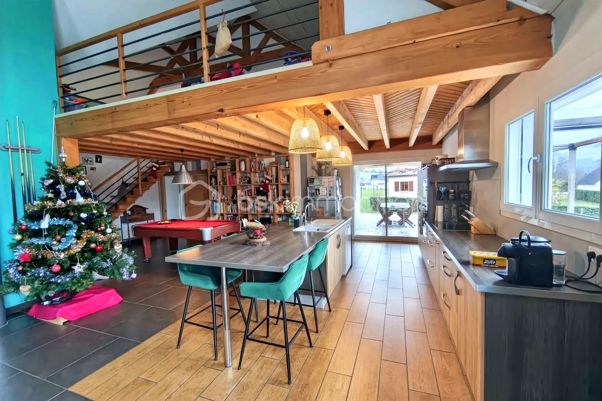 Maison de 215 m² - hoqi-6d244169acf24271975066d911724ae6.jpg