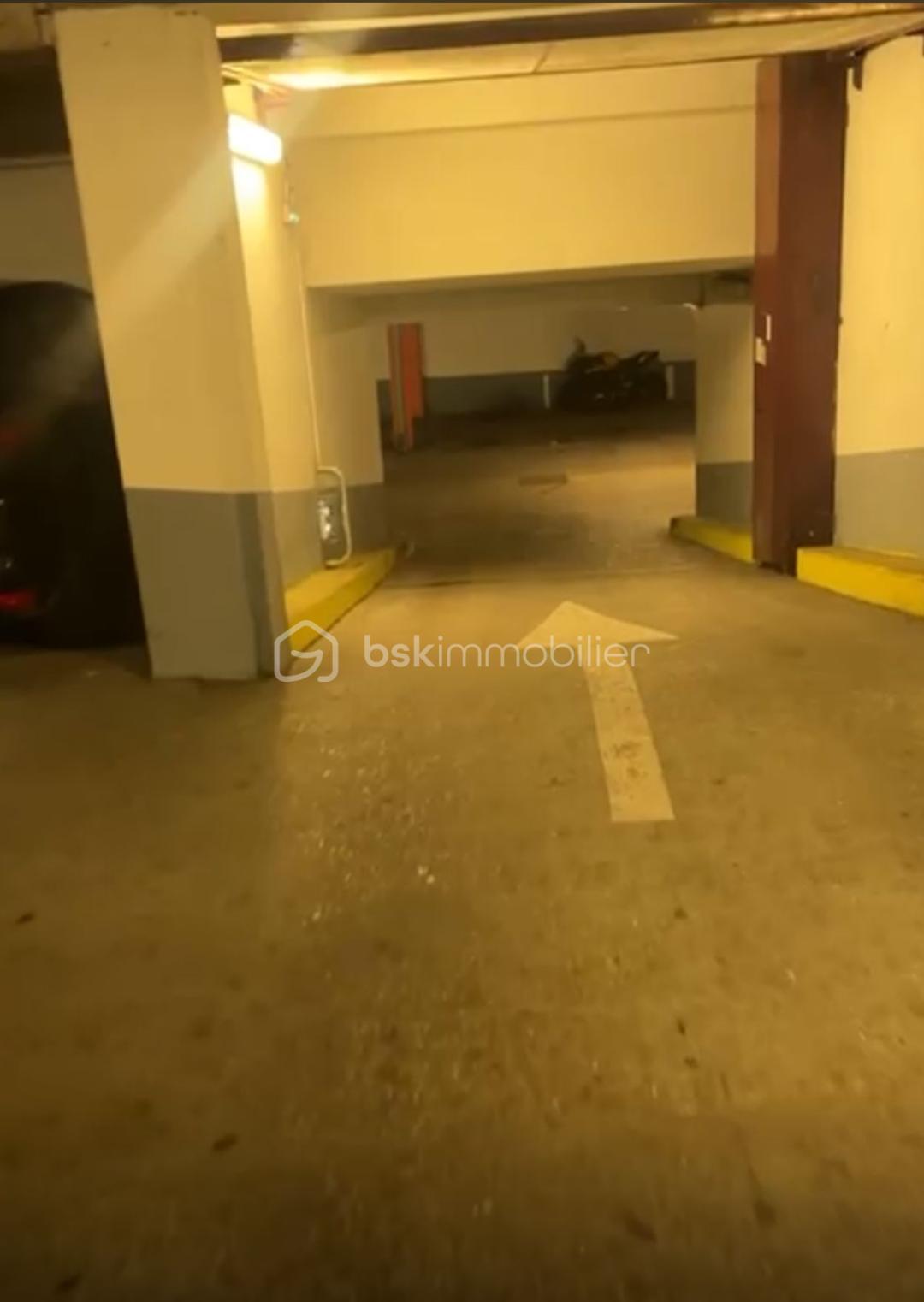 Parking de 12 m² - corbeil2.jpg