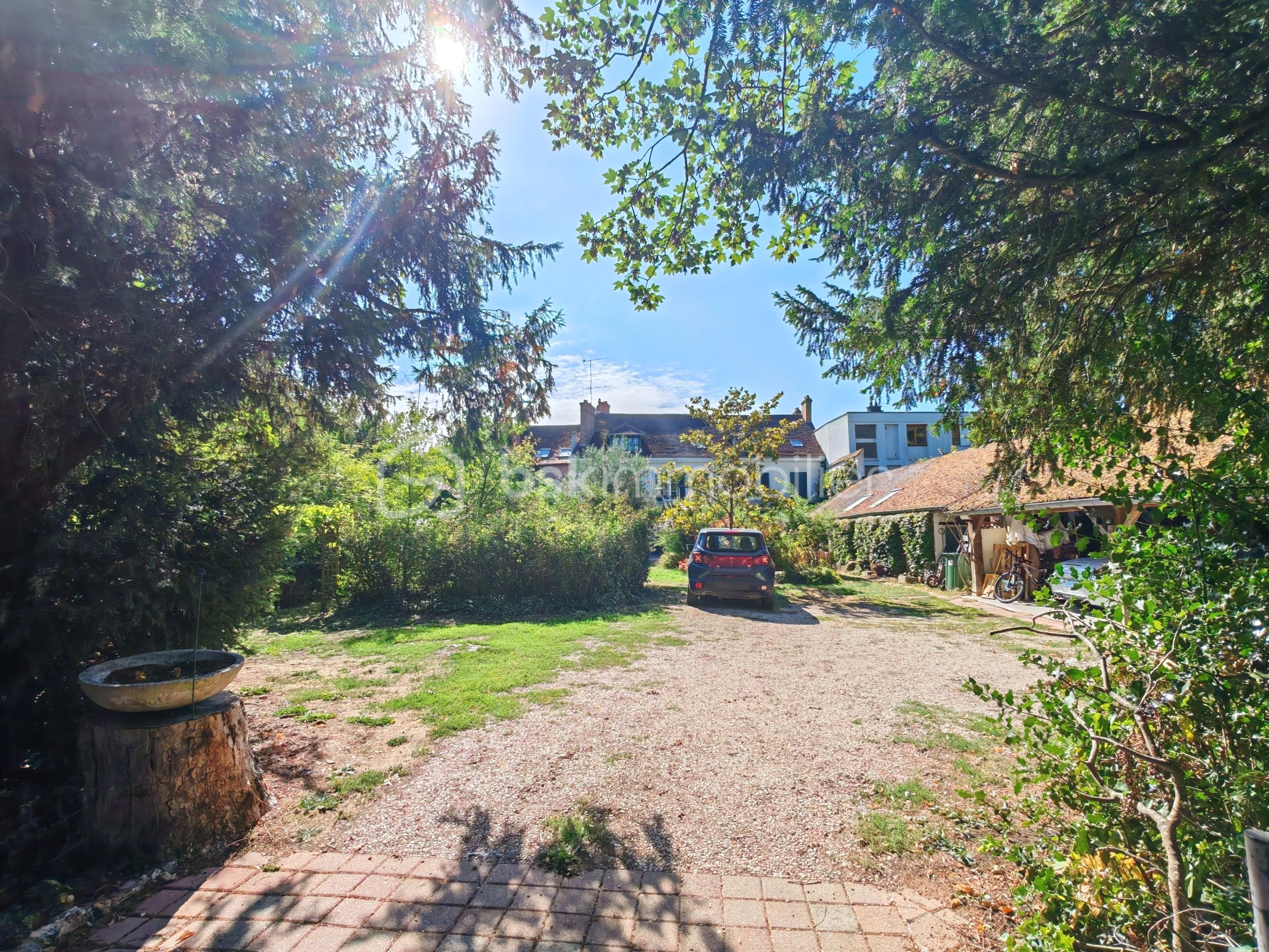 Maison 13 pièces 270 m² · à Crécy-la-Chapelle · 270 m² · 1 085 000 €