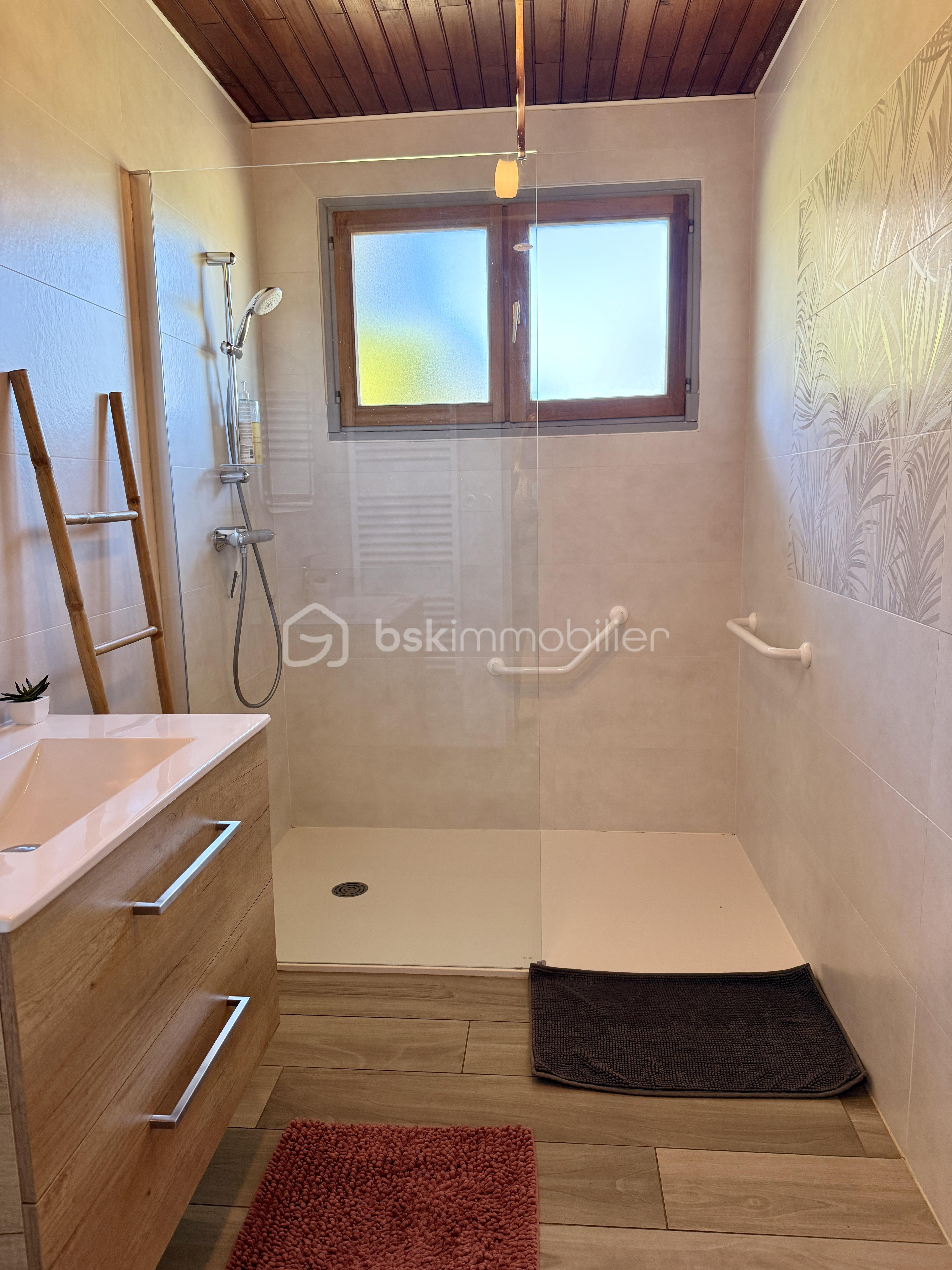 Maison de 121 m² - salle d'eau douche.jpg