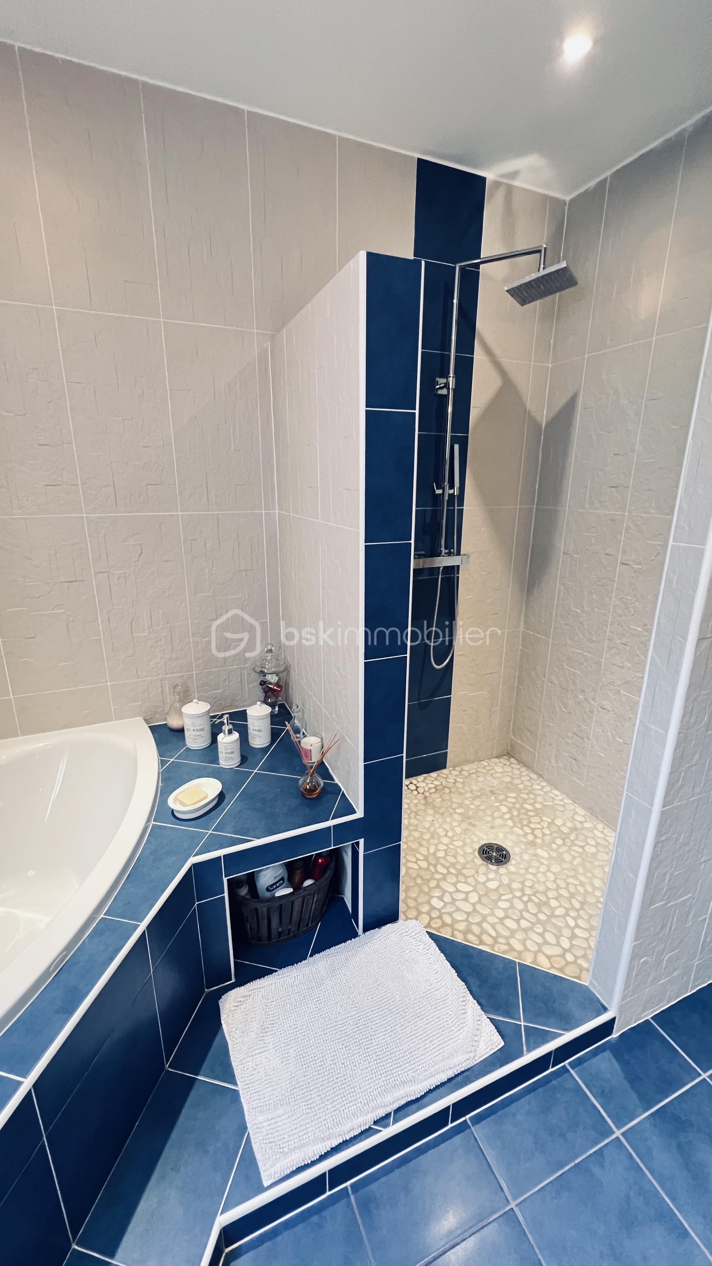 Maison de 220 m² - SALLE D'EAU ÉTAGE BIS.jpeg