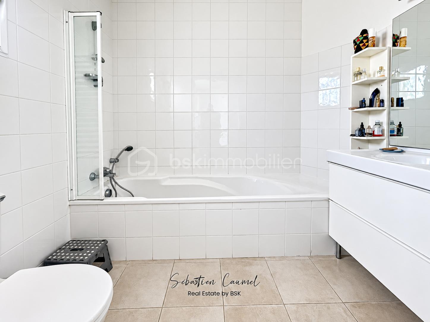 11 SALLE DE BAINS SUITE RDC 1 .PNG