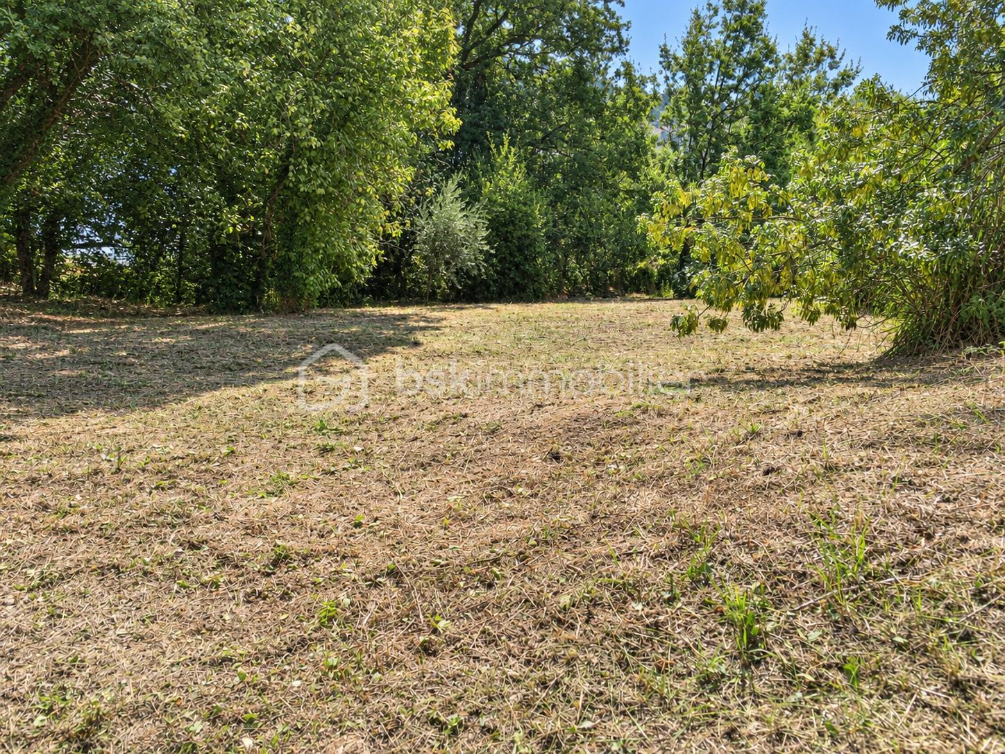 Villa méditerranéenne sur terrain arboré-1.png