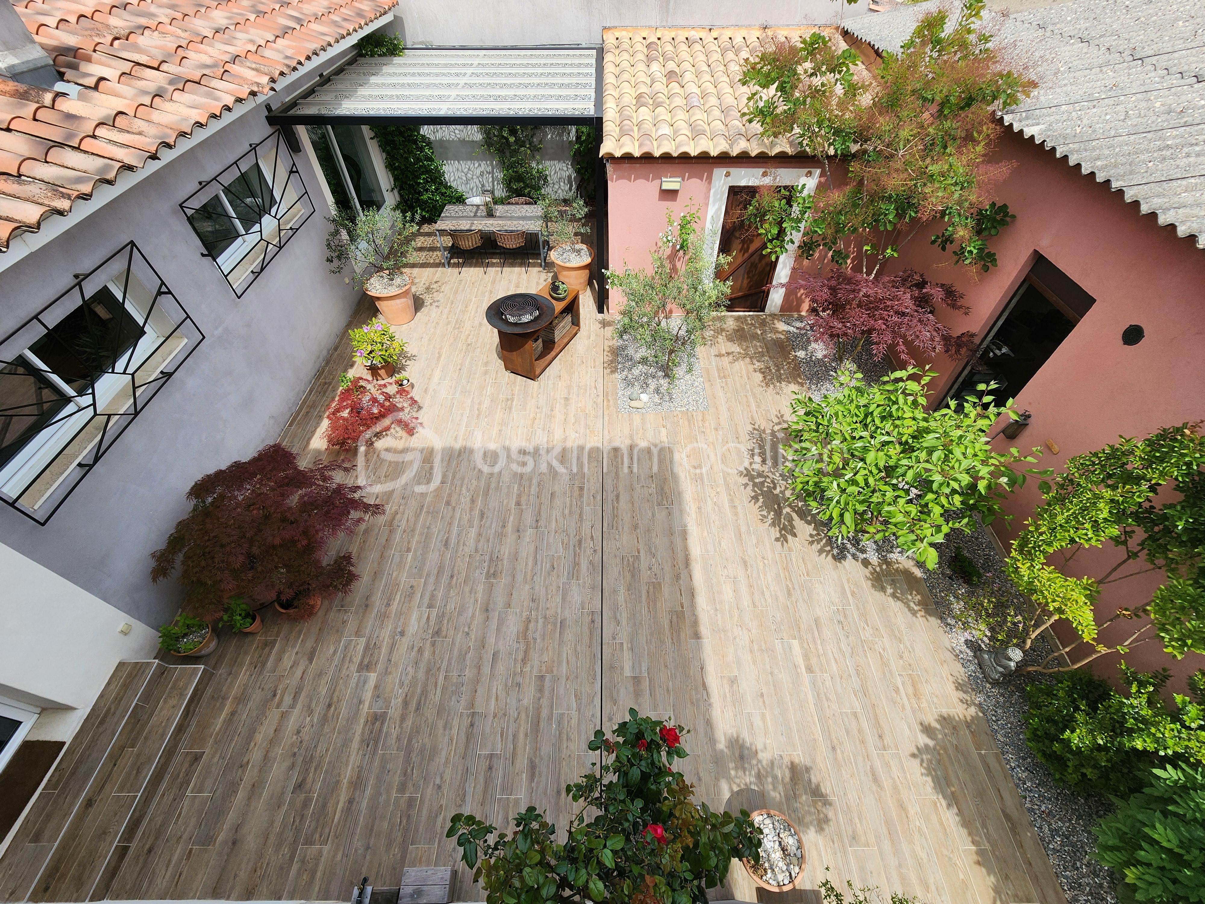 PATIO.jpg