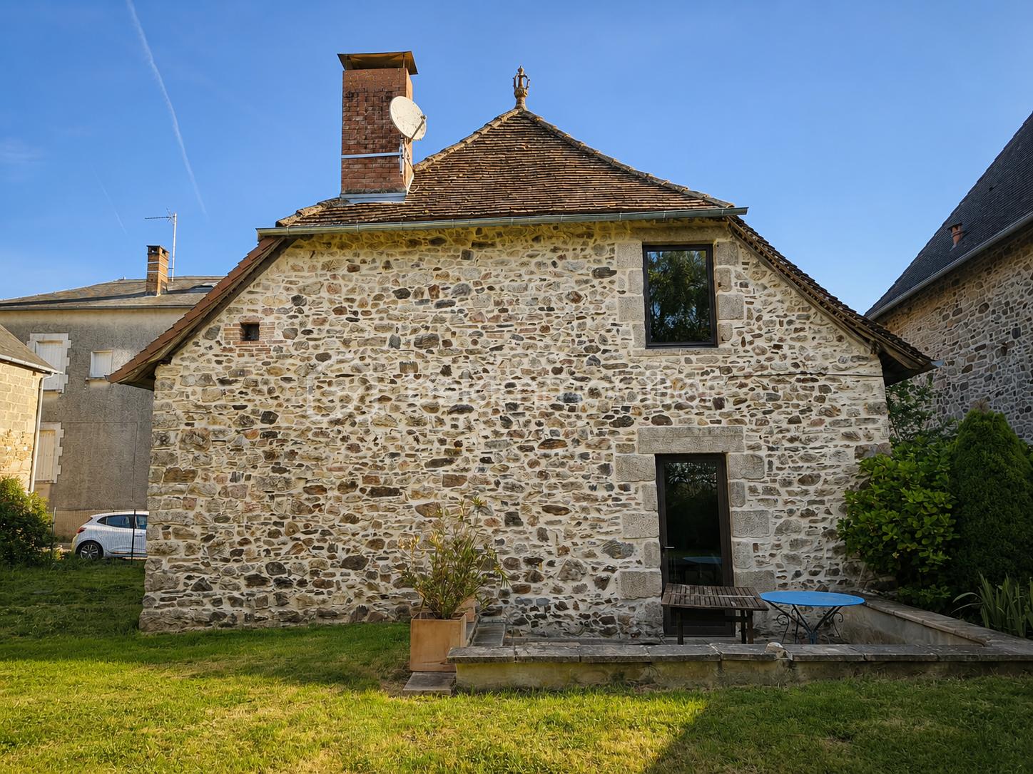 ext  façade.png