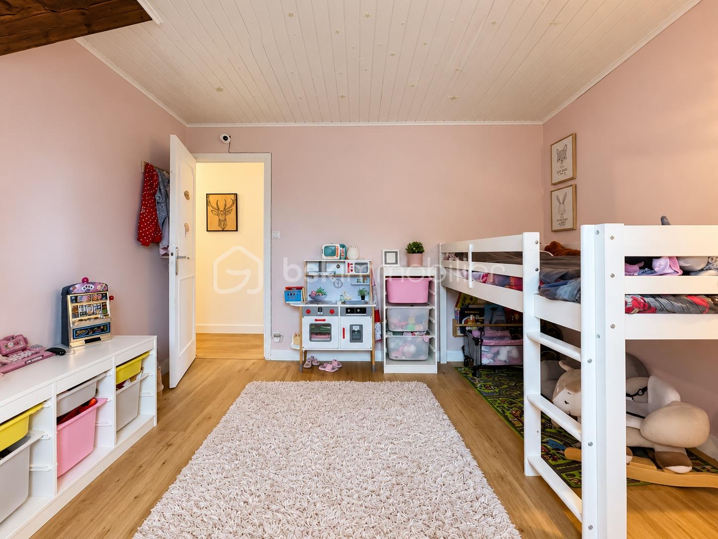 Chambre d’enfant douce et organisée.jpg