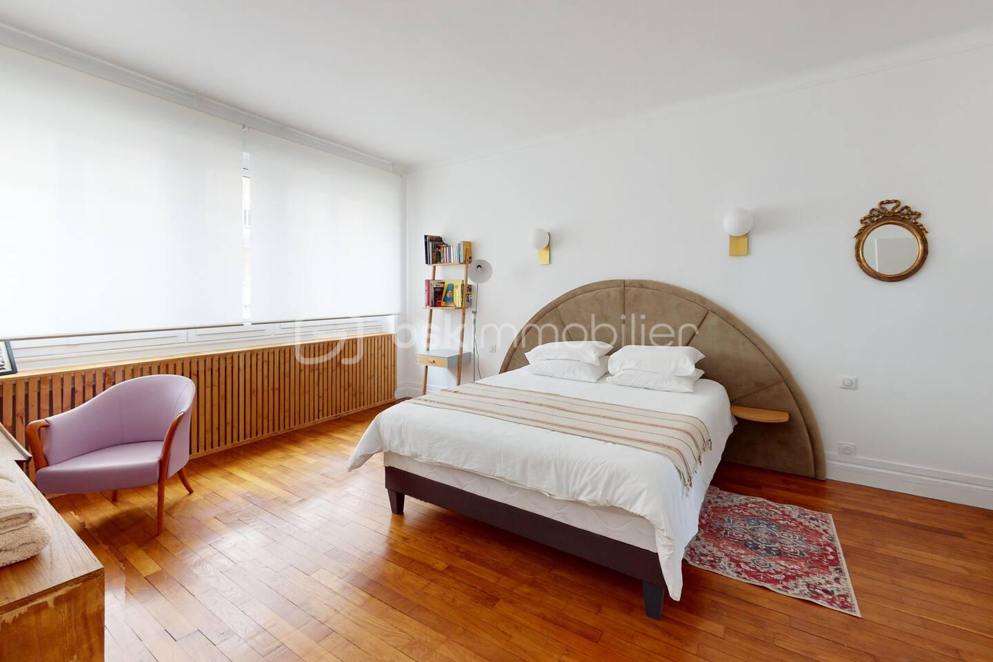 Immeuble de 260 m² - chambre beige.jpeg