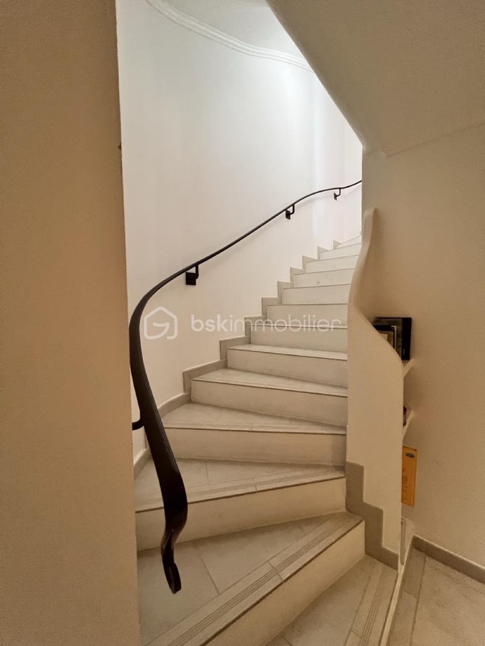 12B escalier du bas vers le haut - Grande.png