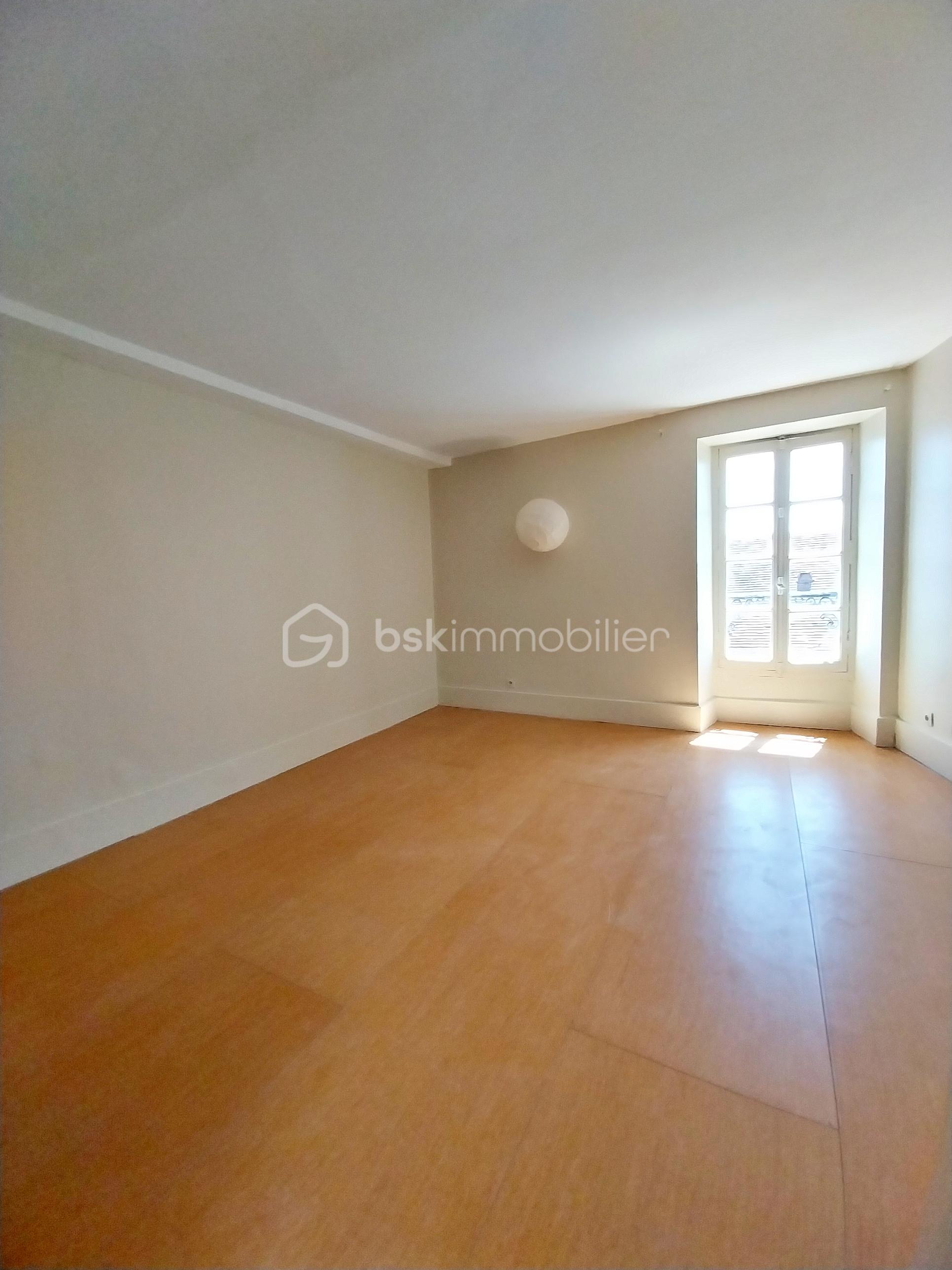 Maison de maitre de 233 m² - 20250711_140827.jpg