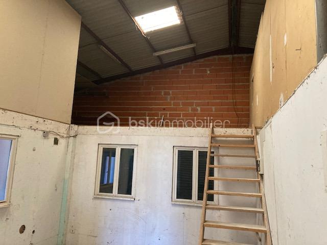 Local d activites de 204 m² - IMG_1899.jpg