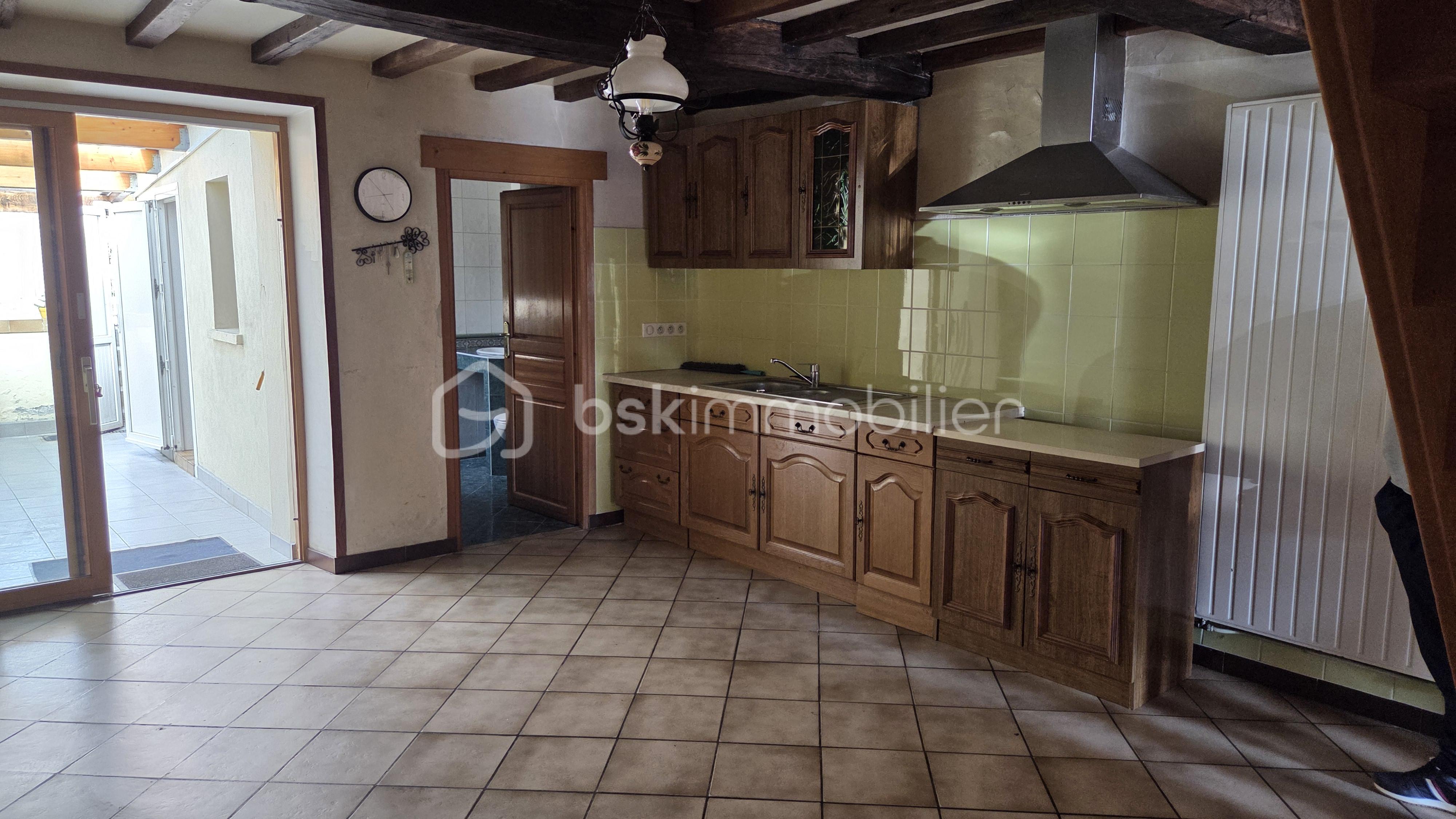 cuisine avec vue salle de bains.jpg