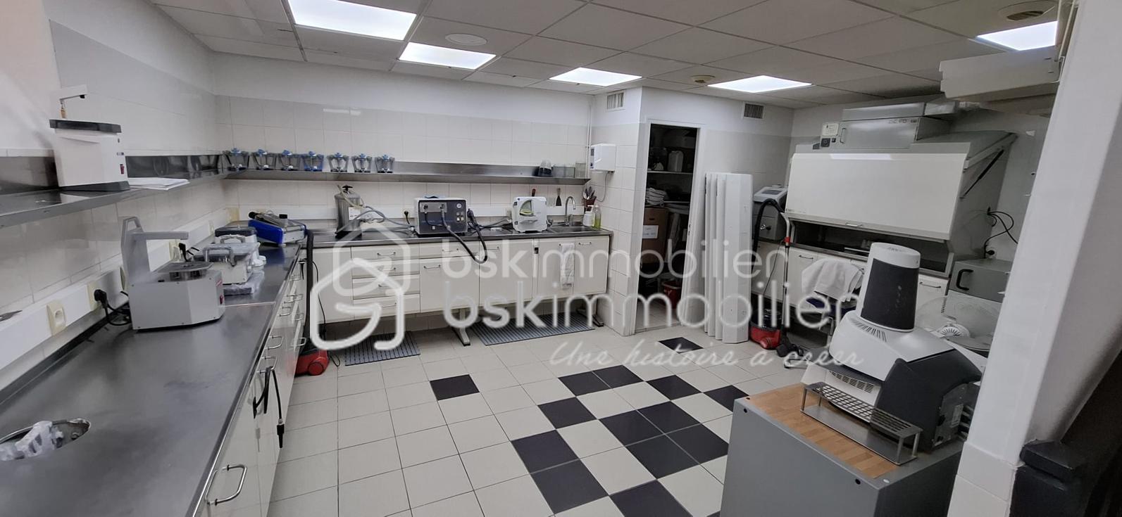Local commercial de 80,11 m² - SOUS SOL.png