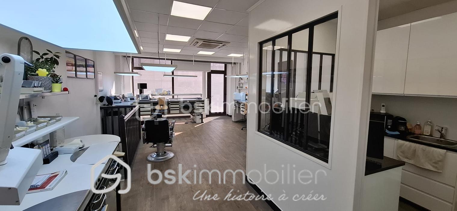 Local commercial de 80,11 m² Local commercial de 80,11 m²