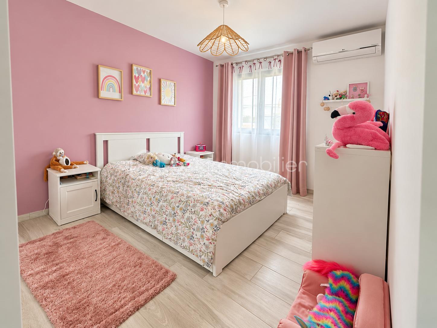 Intérieur élégant baigné de lumière-15.png