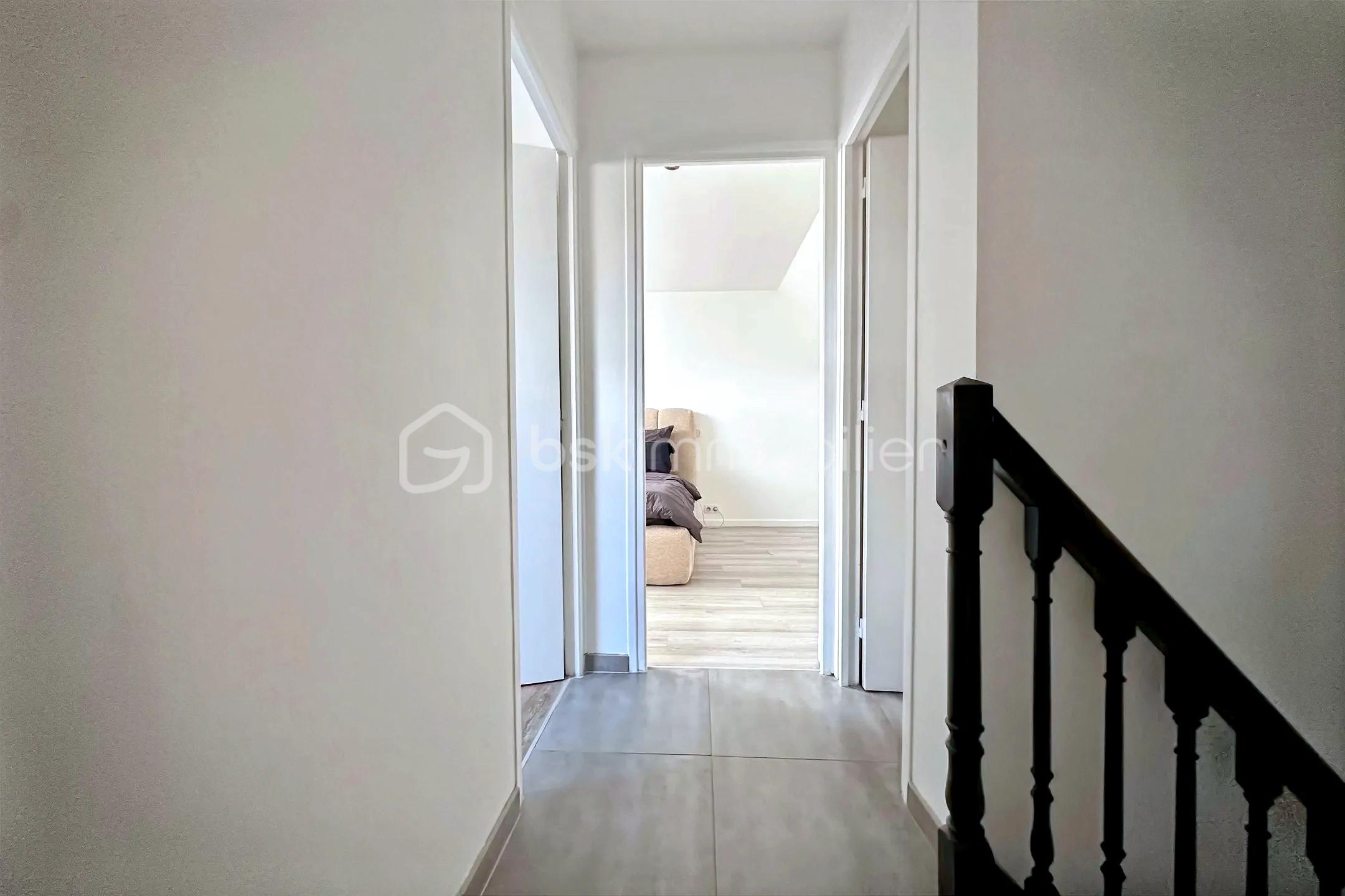 hoqi-50f6c39ba05142ba998871a25beeede3.jpg