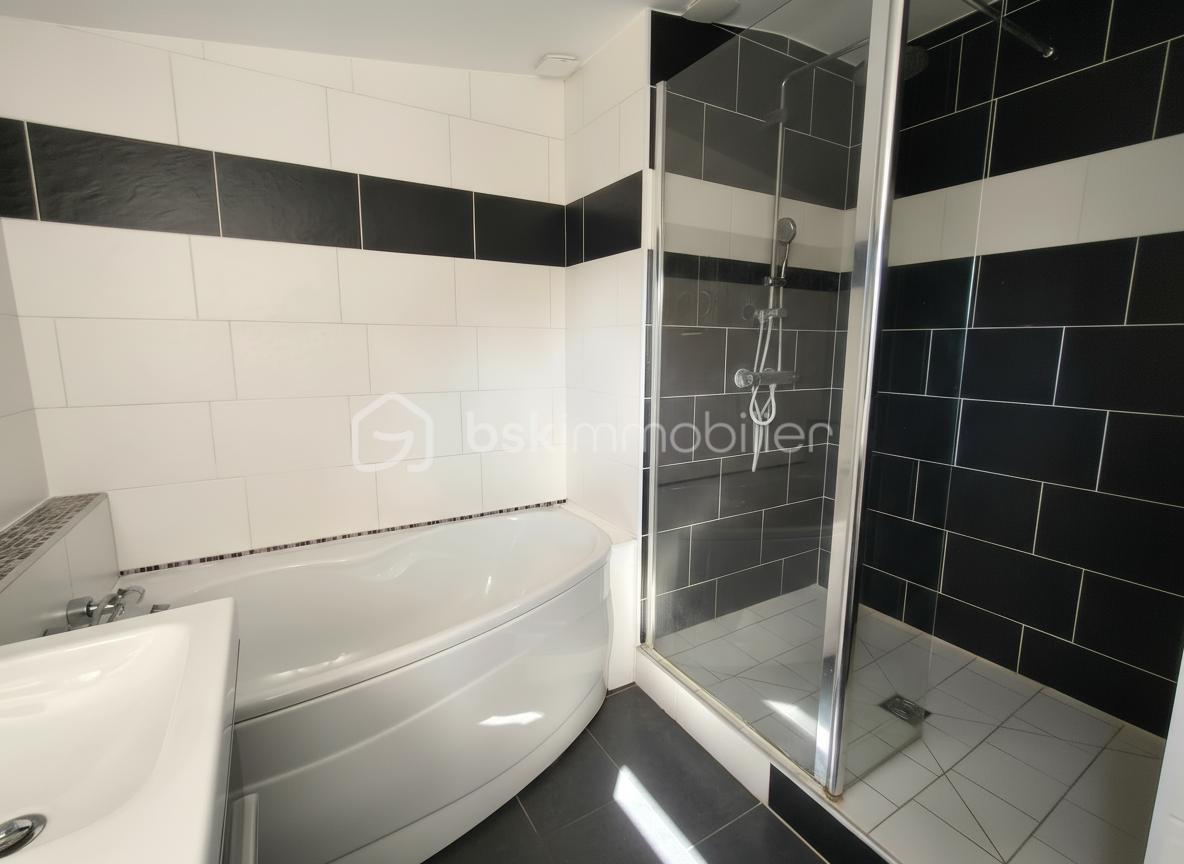 Maison de 89 m² - Salle de bain 1.jpg