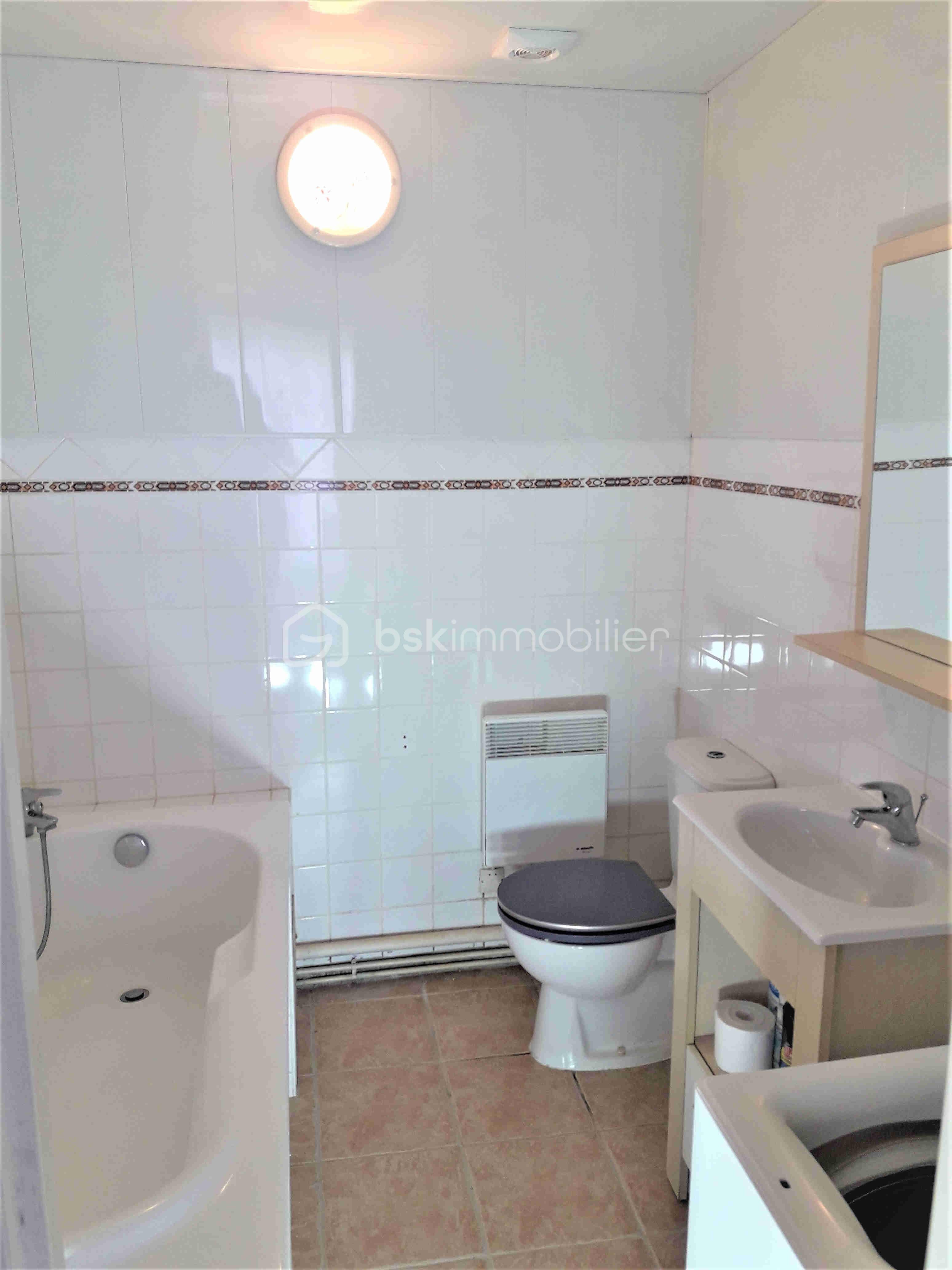 Maison de 89 m² - SALLE DE BAINS 1.jpg